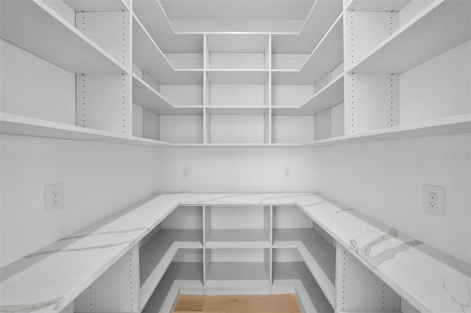 Image 38 of 97 For 501 Ross Avenue 1