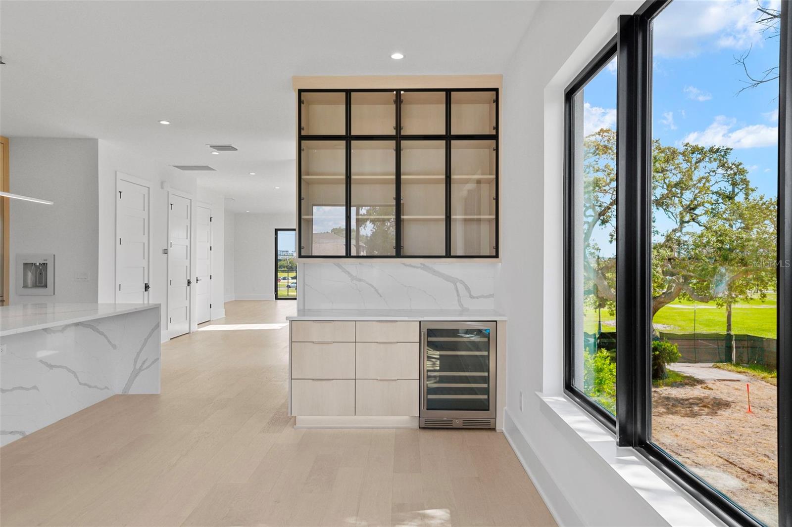 Image 40 of 97 For 501 Ross Avenue 1