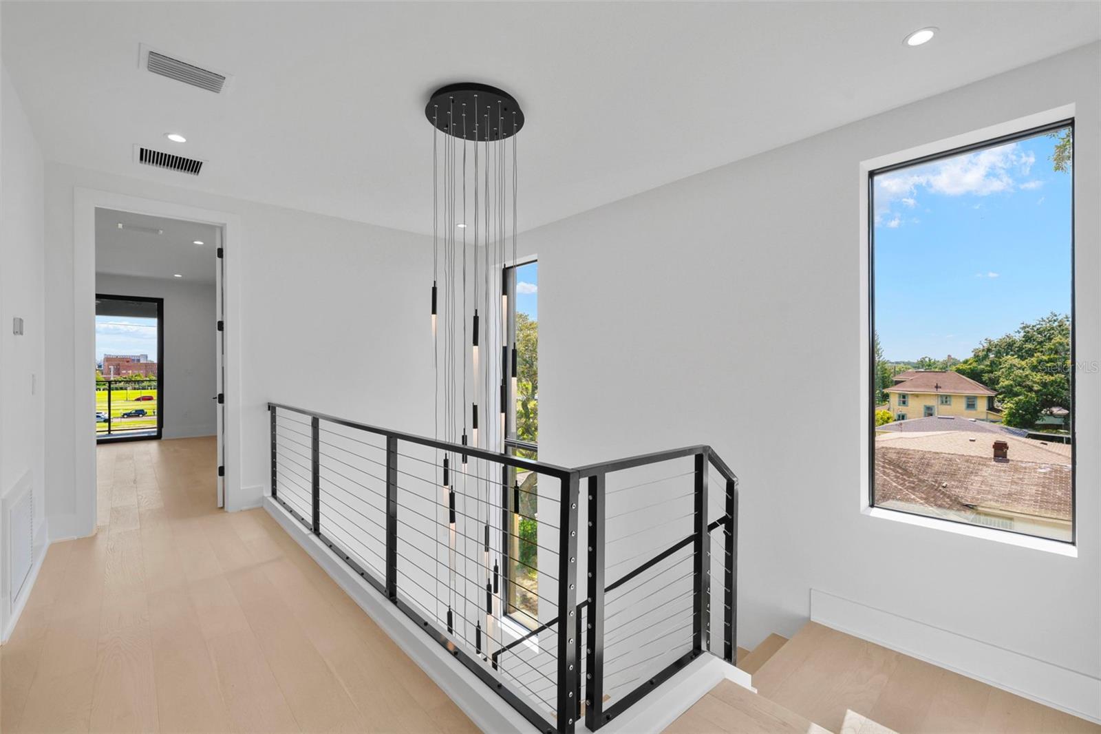 Image 47 of 97 For 501 Ross Avenue 1