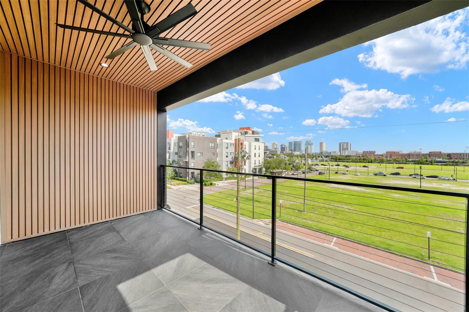 Image 50 of 97 For 501 Ross Avenue 1