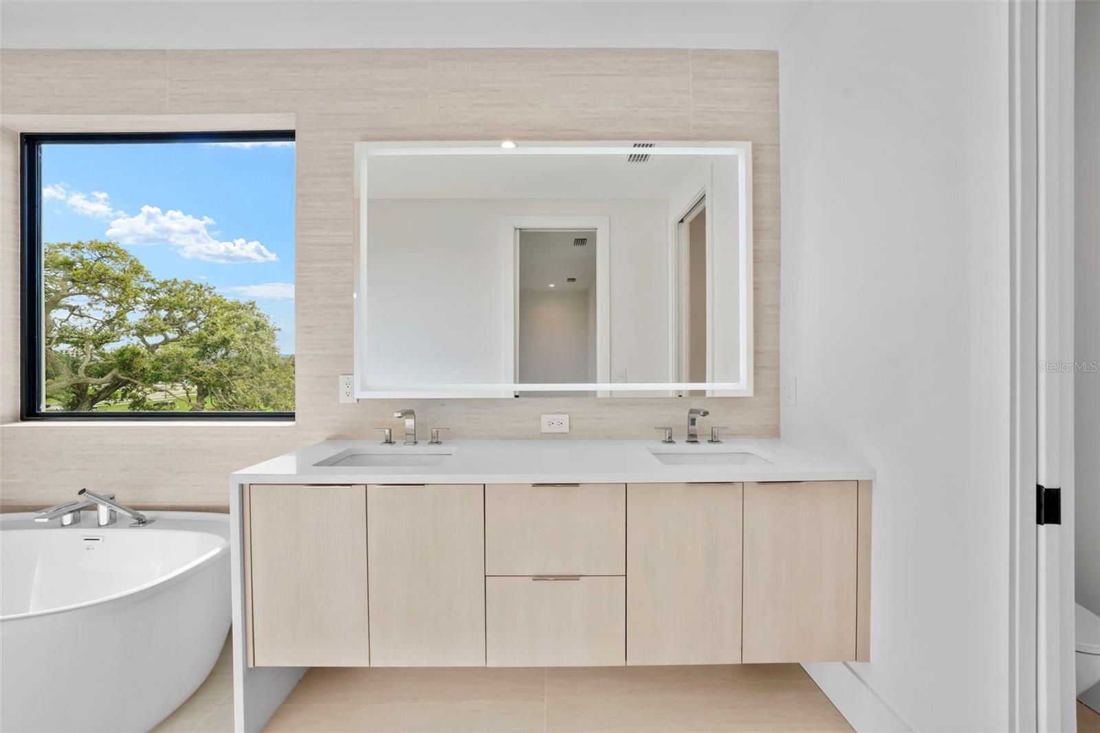 Image 53 of 97 For 501 Ross Avenue 1