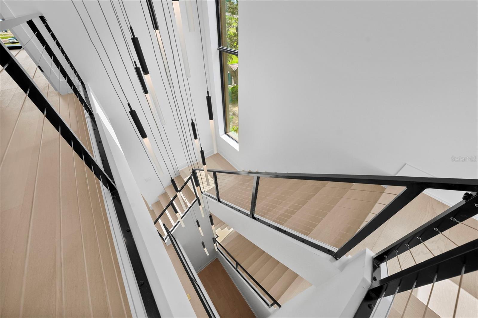 Image 55 of 97 For 501 Ross Avenue 1