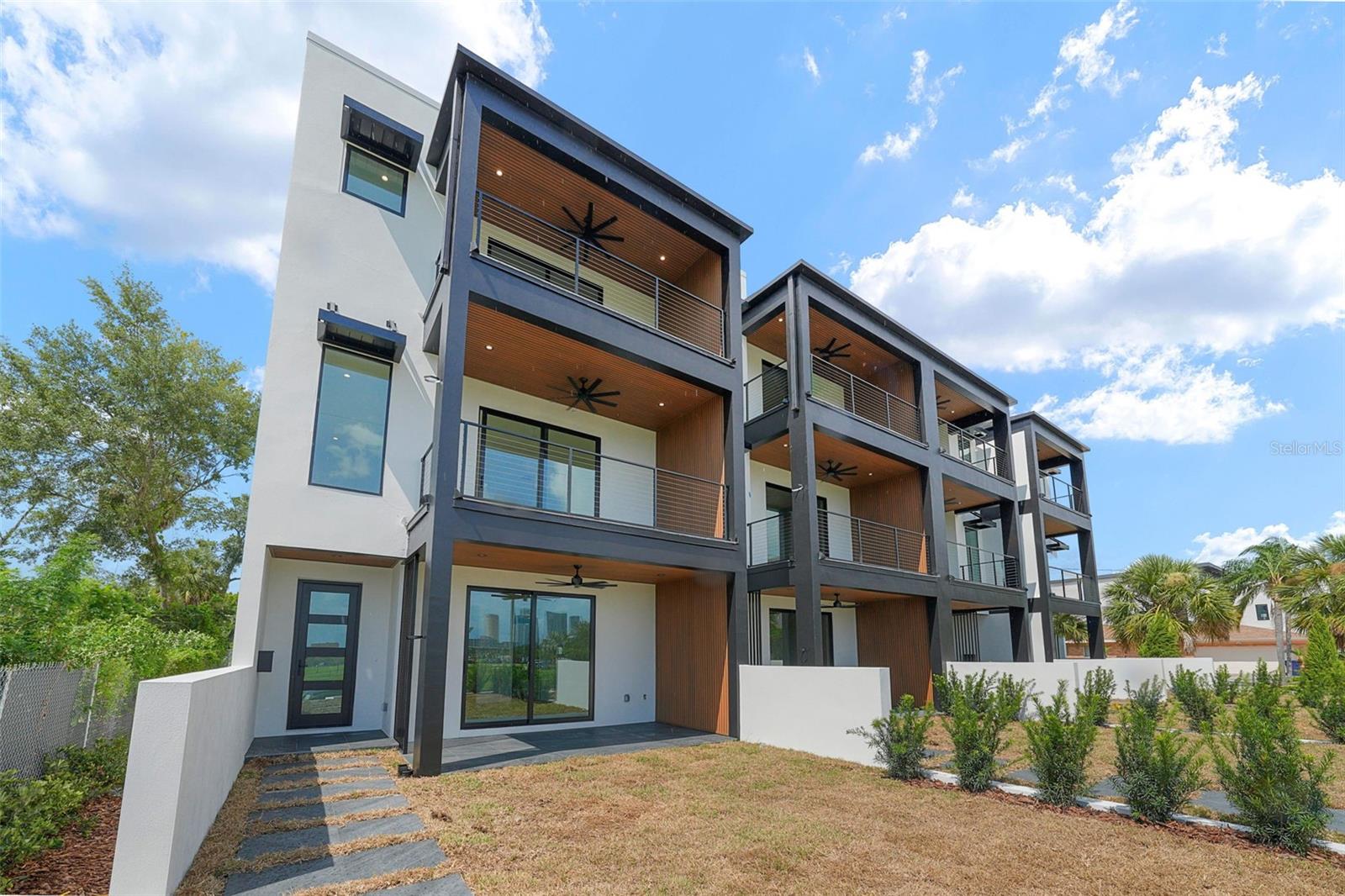 Image 6 of 97 For 501 Ross Avenue 1