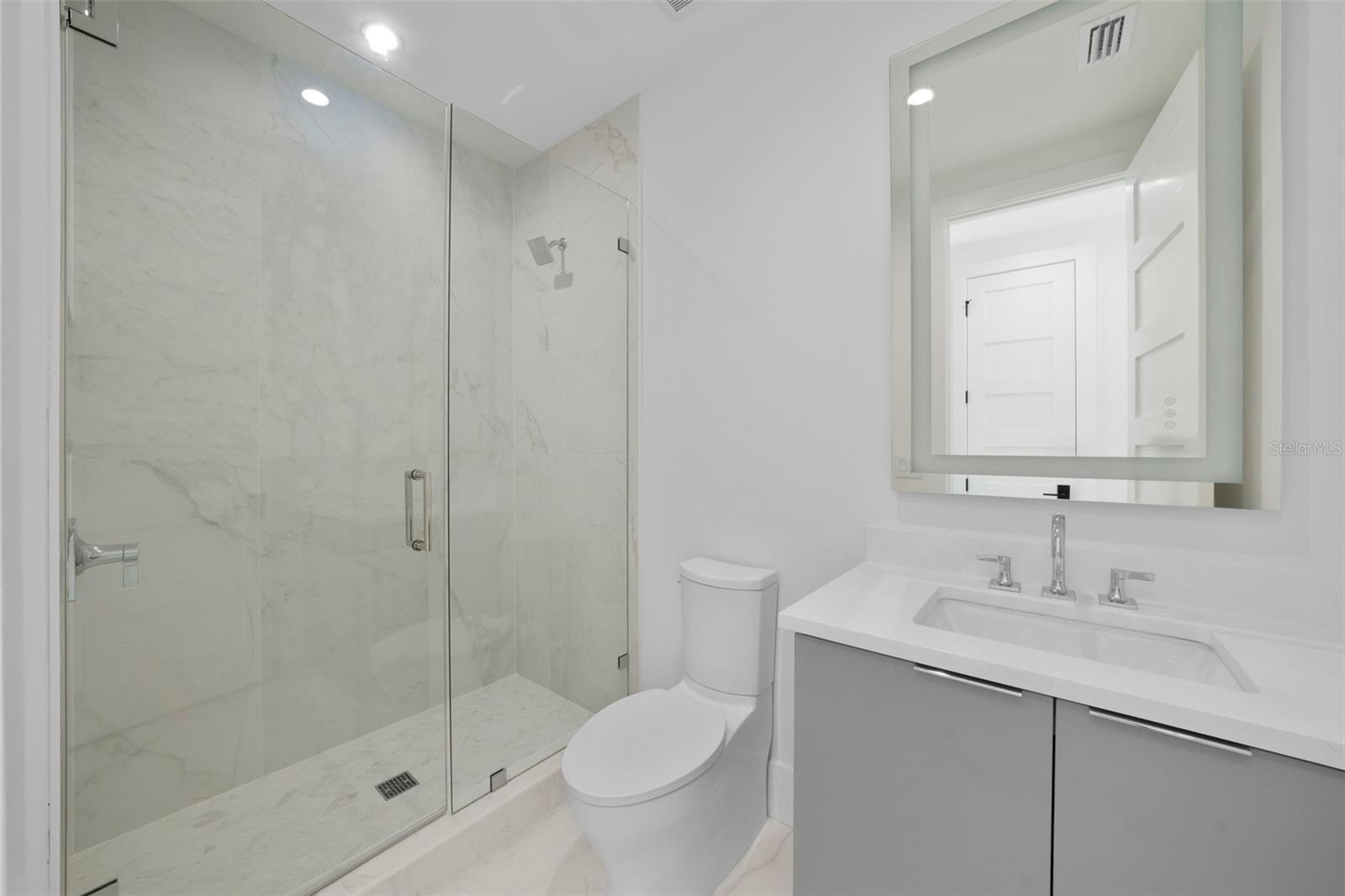 Image 61 of 97 For 501 Ross Avenue 1