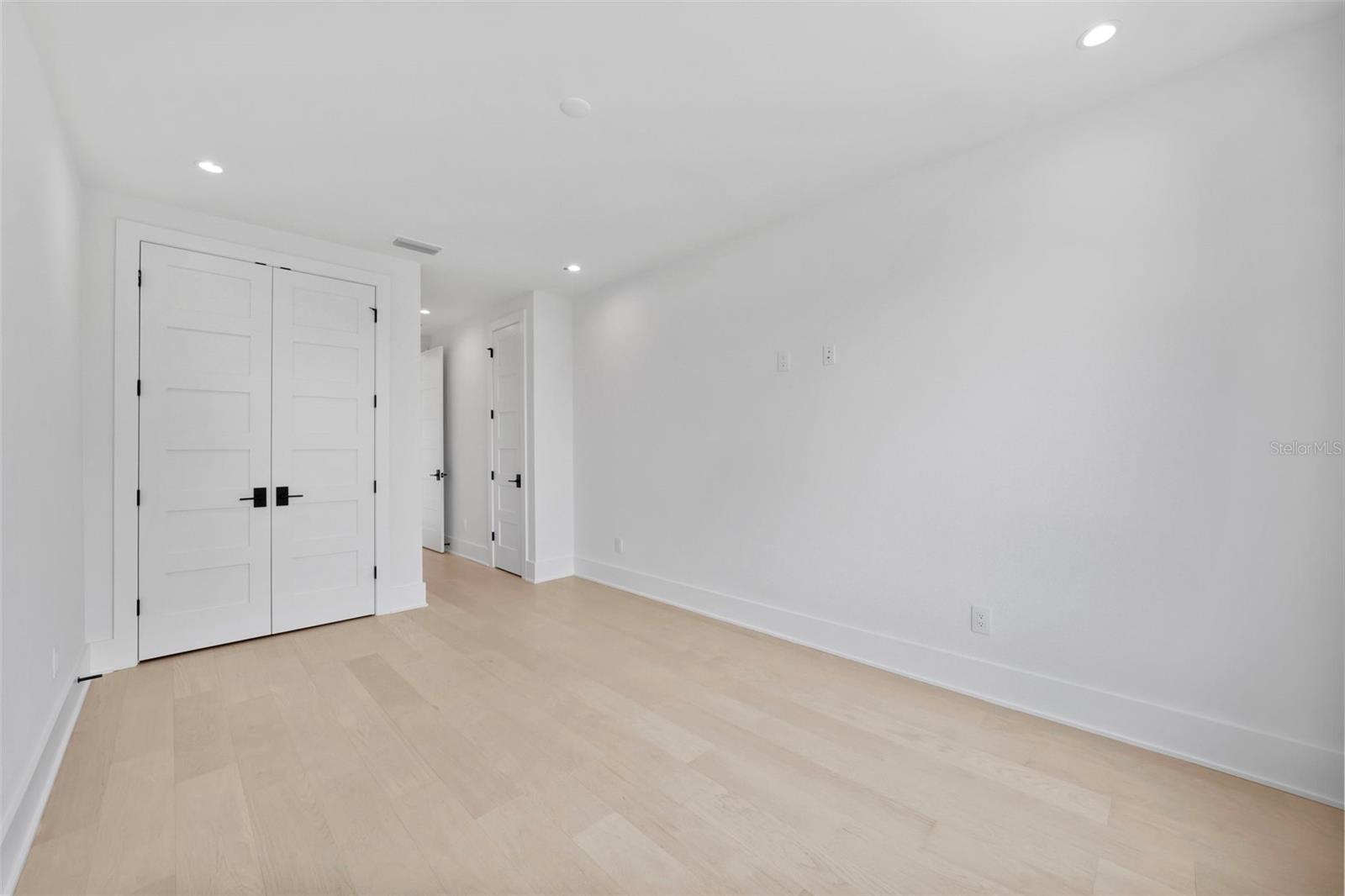 Image 64 of 97 For 501 Ross Avenue 1