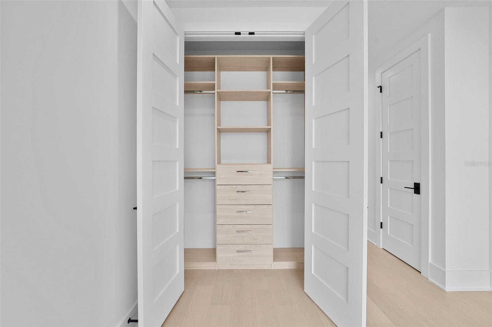 Image 65 of 97 For 501 Ross Avenue 1