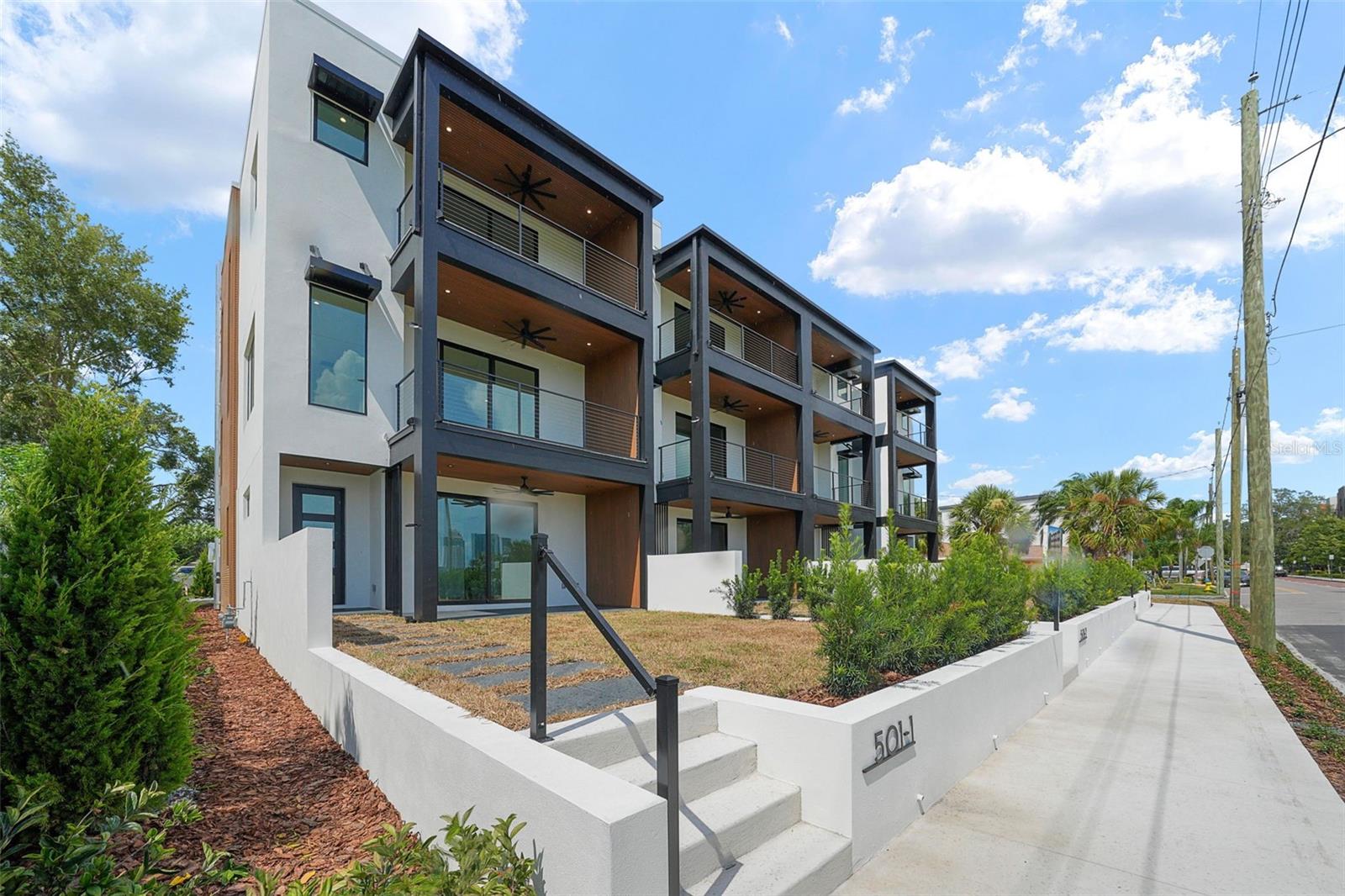 Image 8 of 97 For 501 Ross Avenue 1