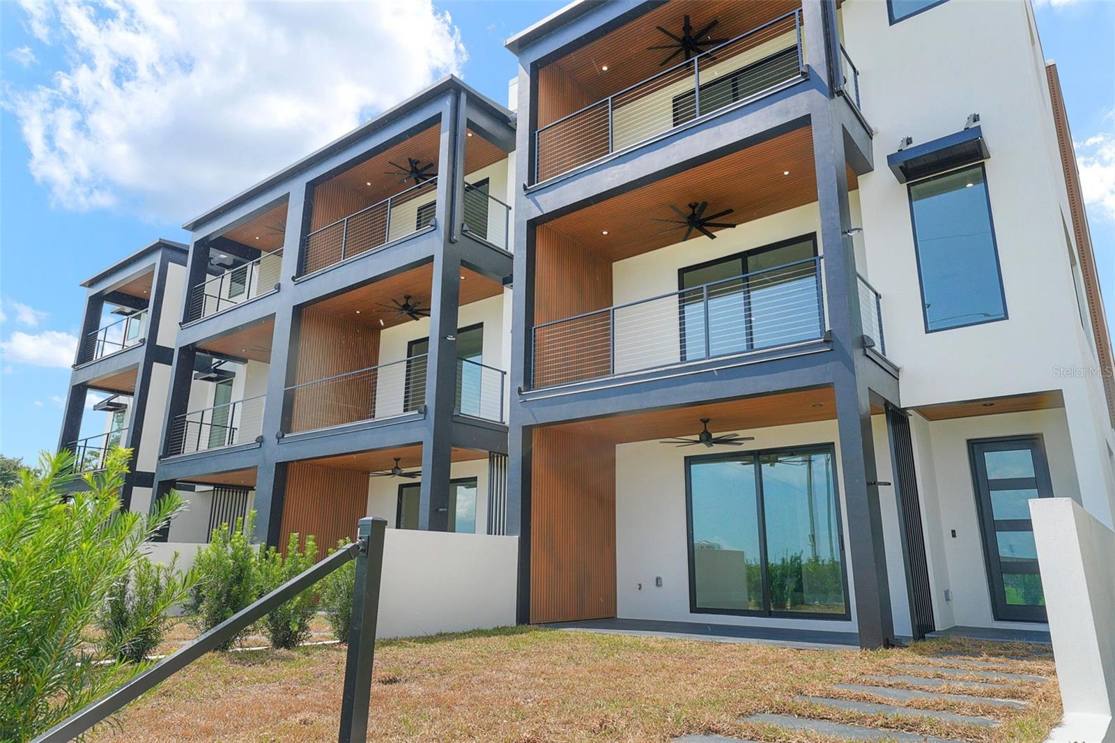 Image 80 of 97 For 501 Ross Avenue 1