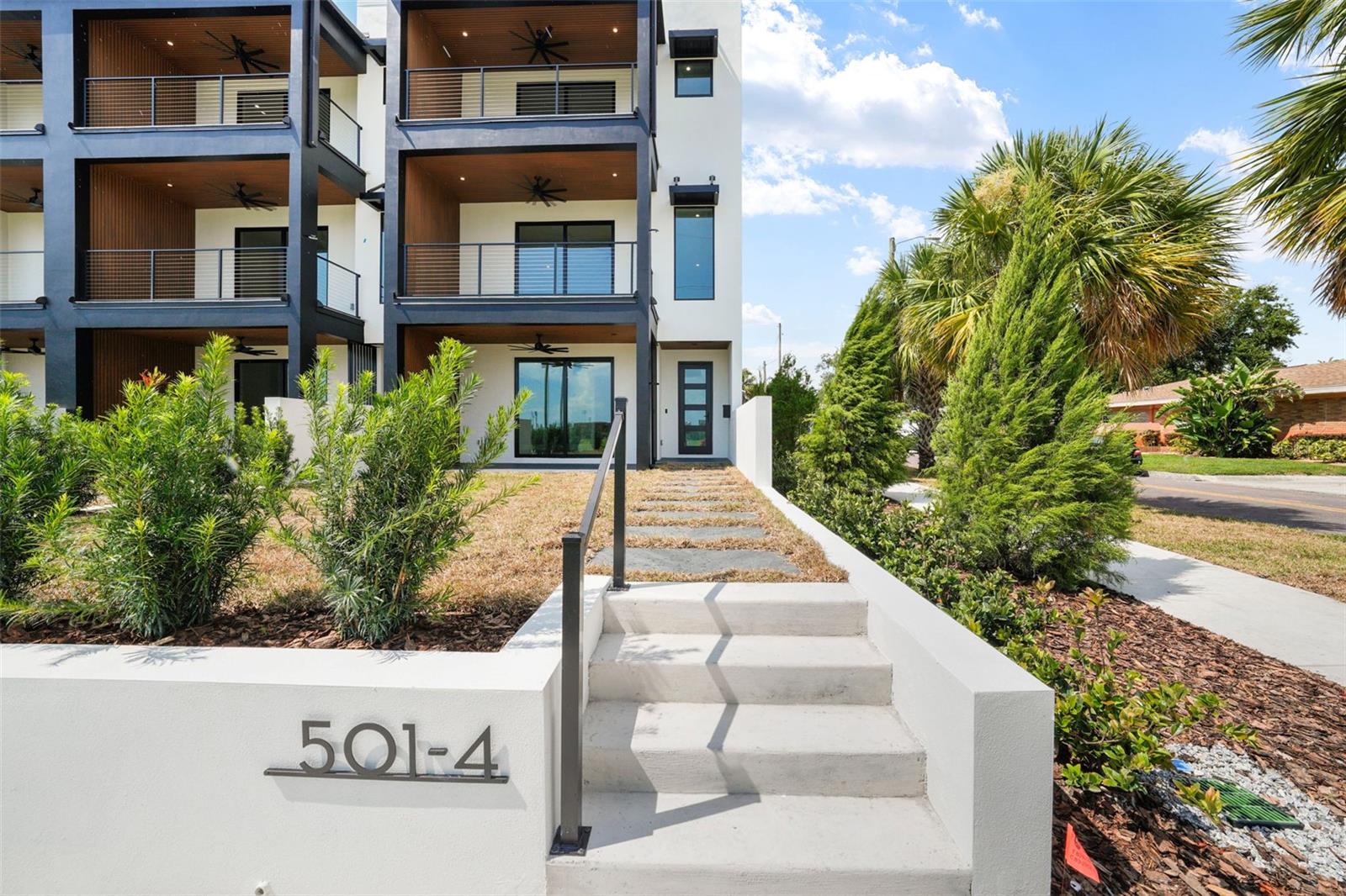 Image 81 of 97 For 501 Ross Avenue 1