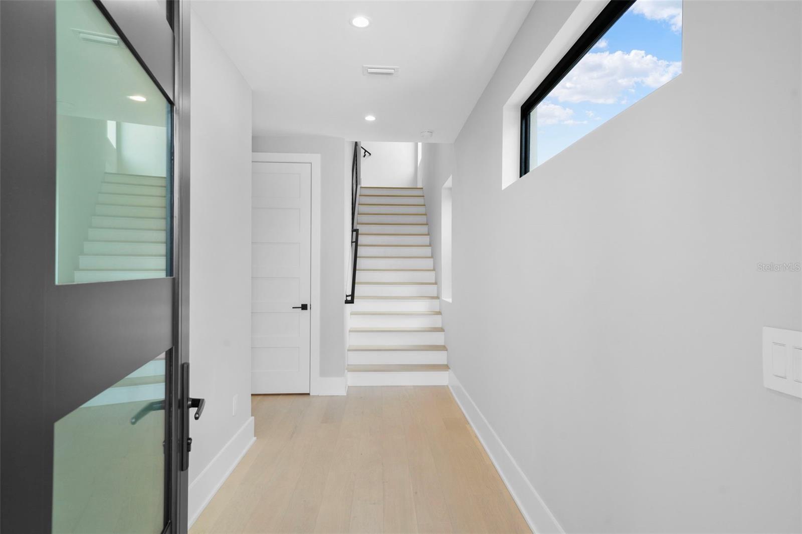 Image 85 of 97 For 501 Ross Avenue 1