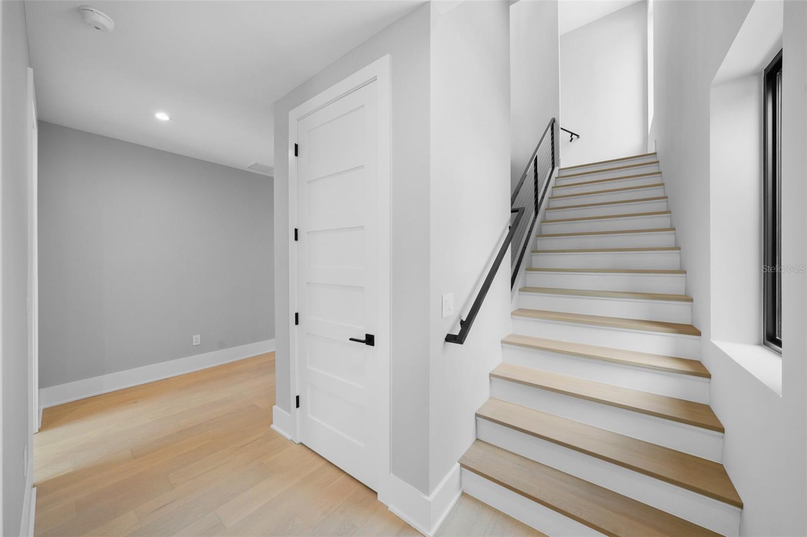 Image 88 of 97 For 501 Ross Avenue 1