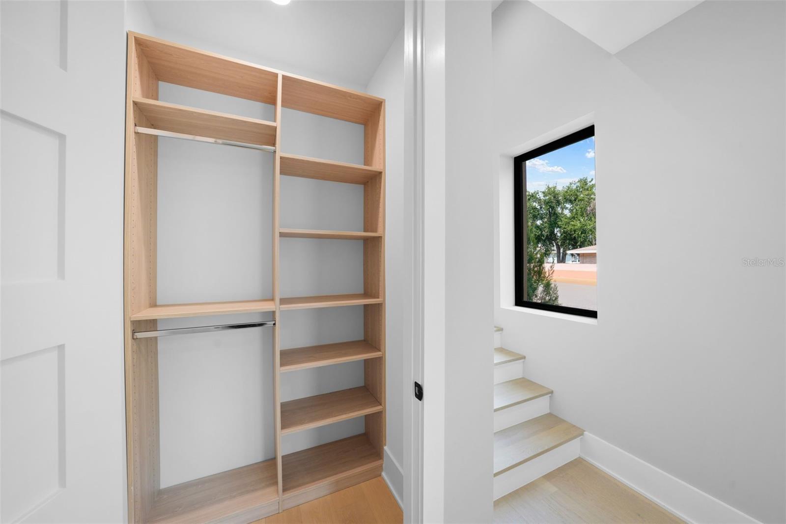 Image 89 of 97 For 501 Ross Avenue 1