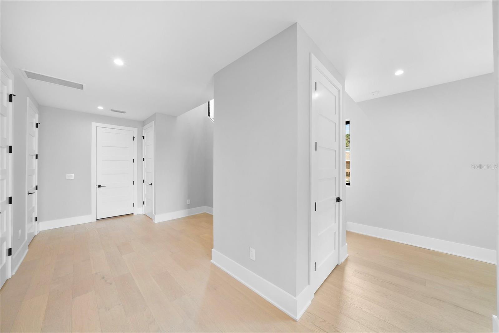 Image 91 of 97 For 501 Ross Avenue 1