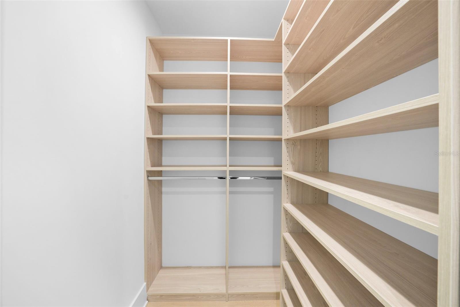 Image 93 of 97 For 501 Ross Avenue 1