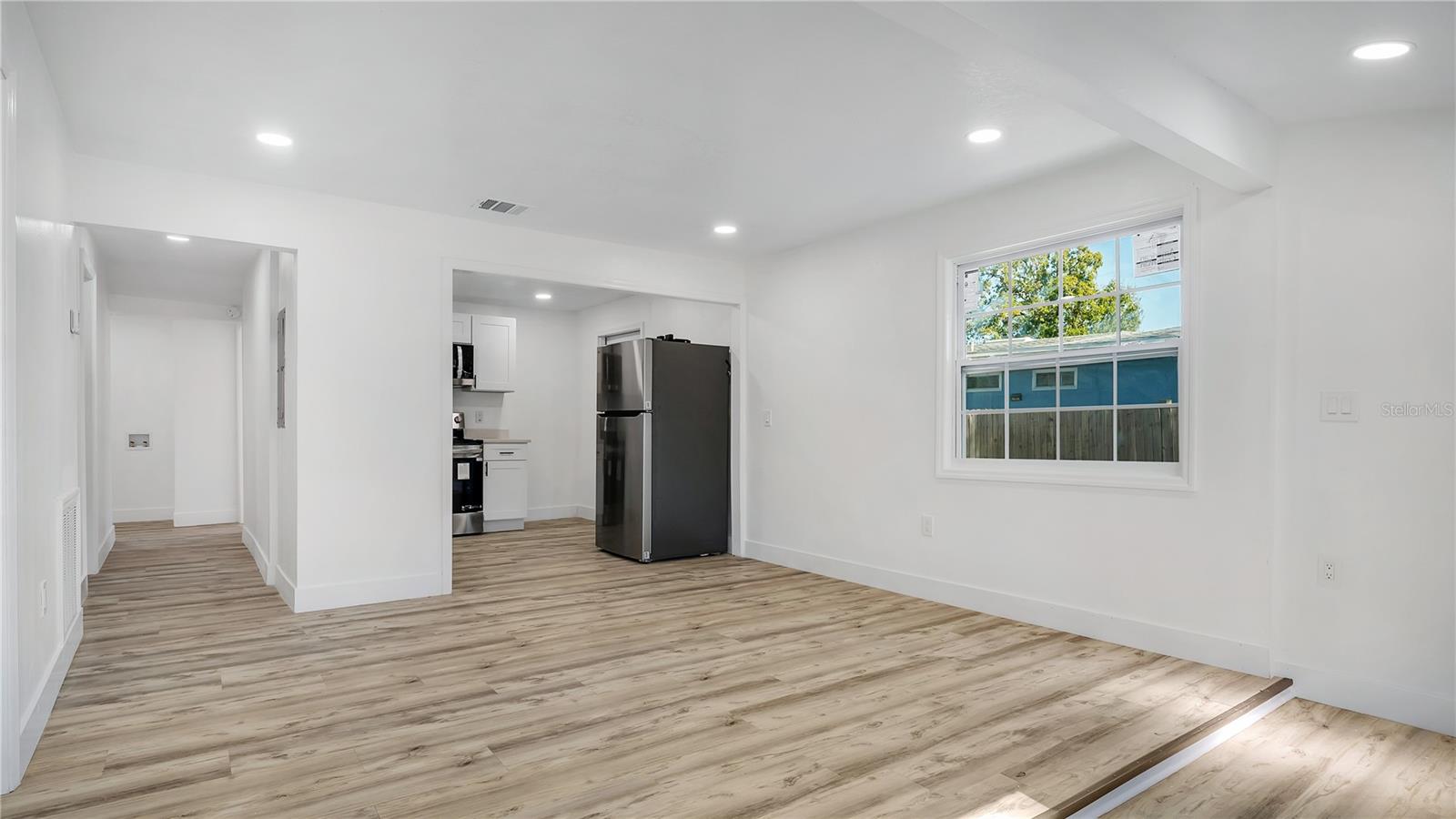 Image 13 of 40 For 3925 Robson Street