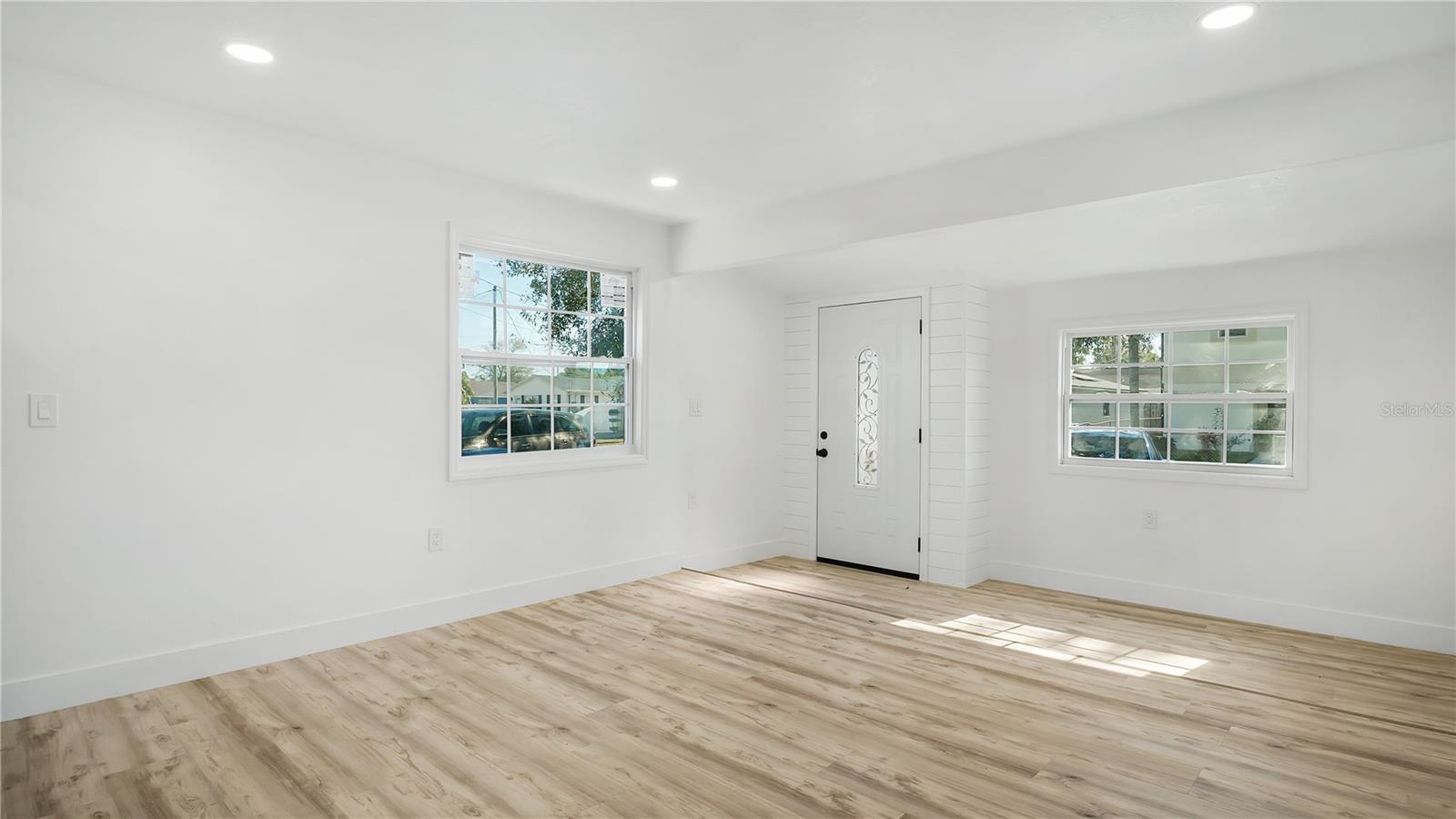 Image 14 of 40 For 3925 Robson Street