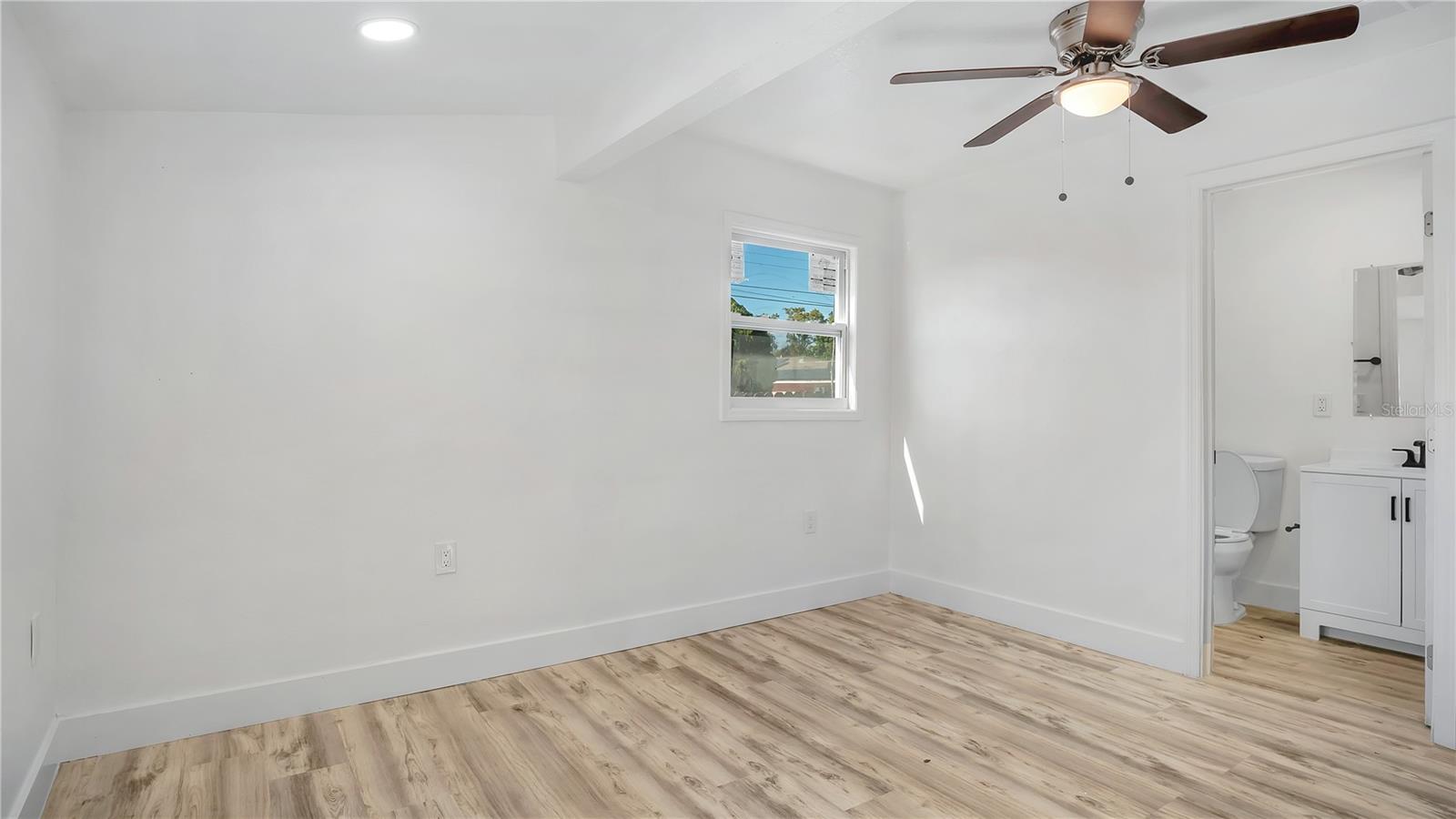 Image 17 of 40 For 3925 Robson Street