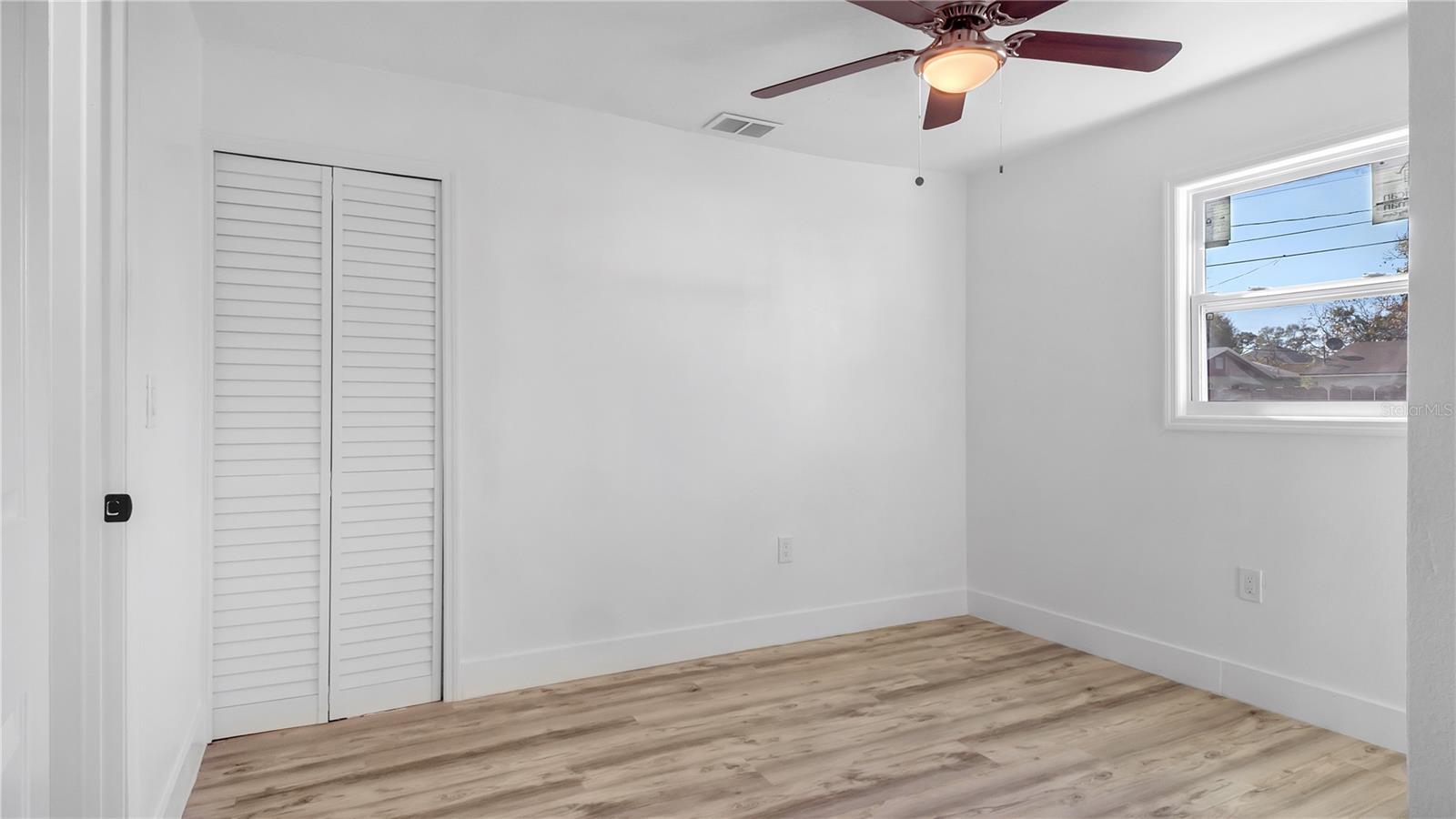 Image 26 of 40 For 3925 Robson Street