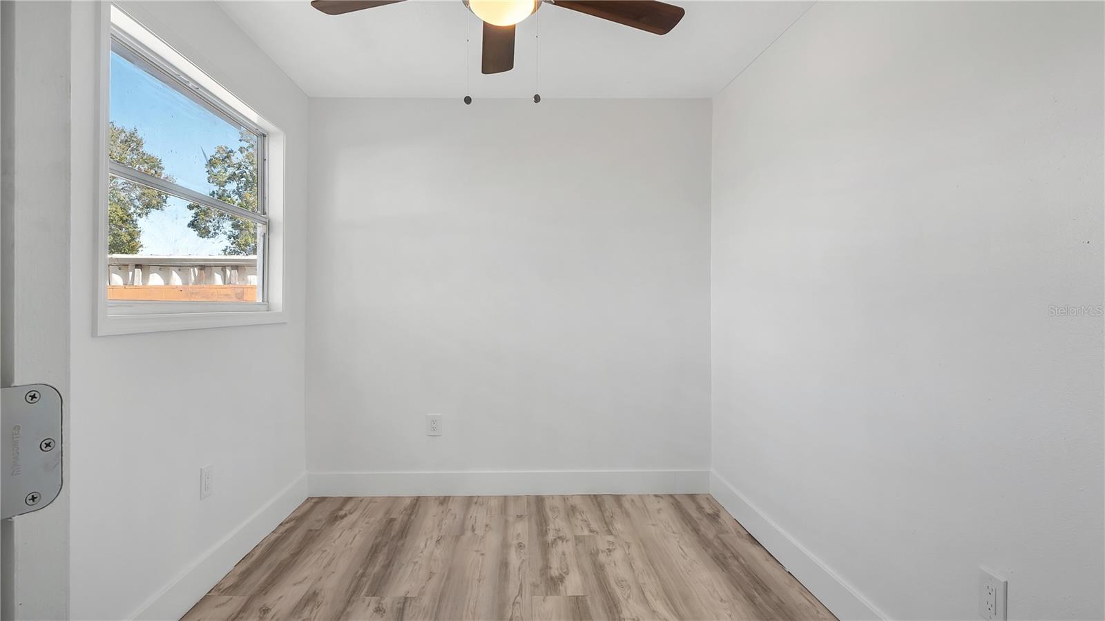 Image 27 of 40 For 3925 Robson Street