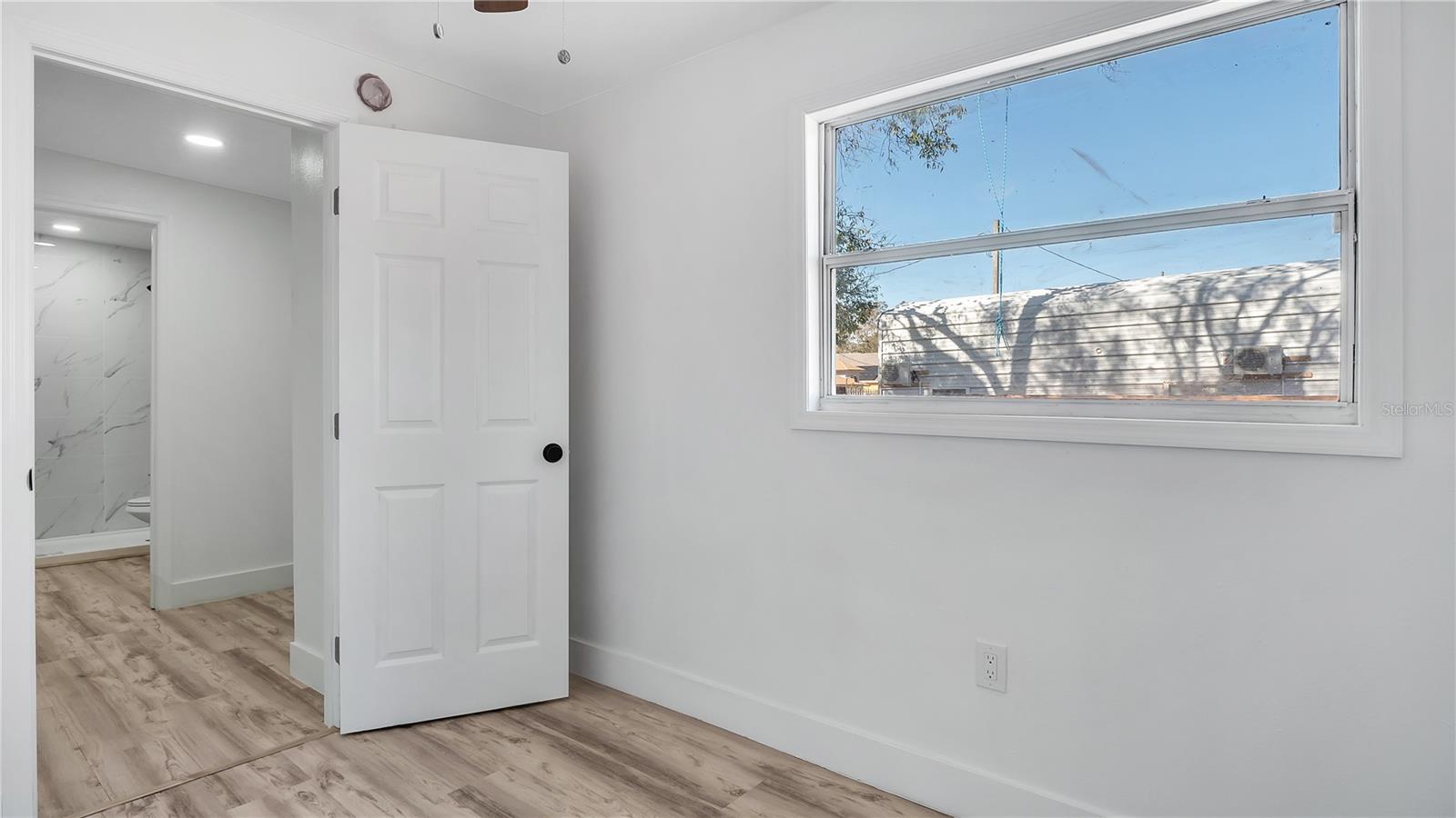 Image 30 of 40 For 3925 Robson Street