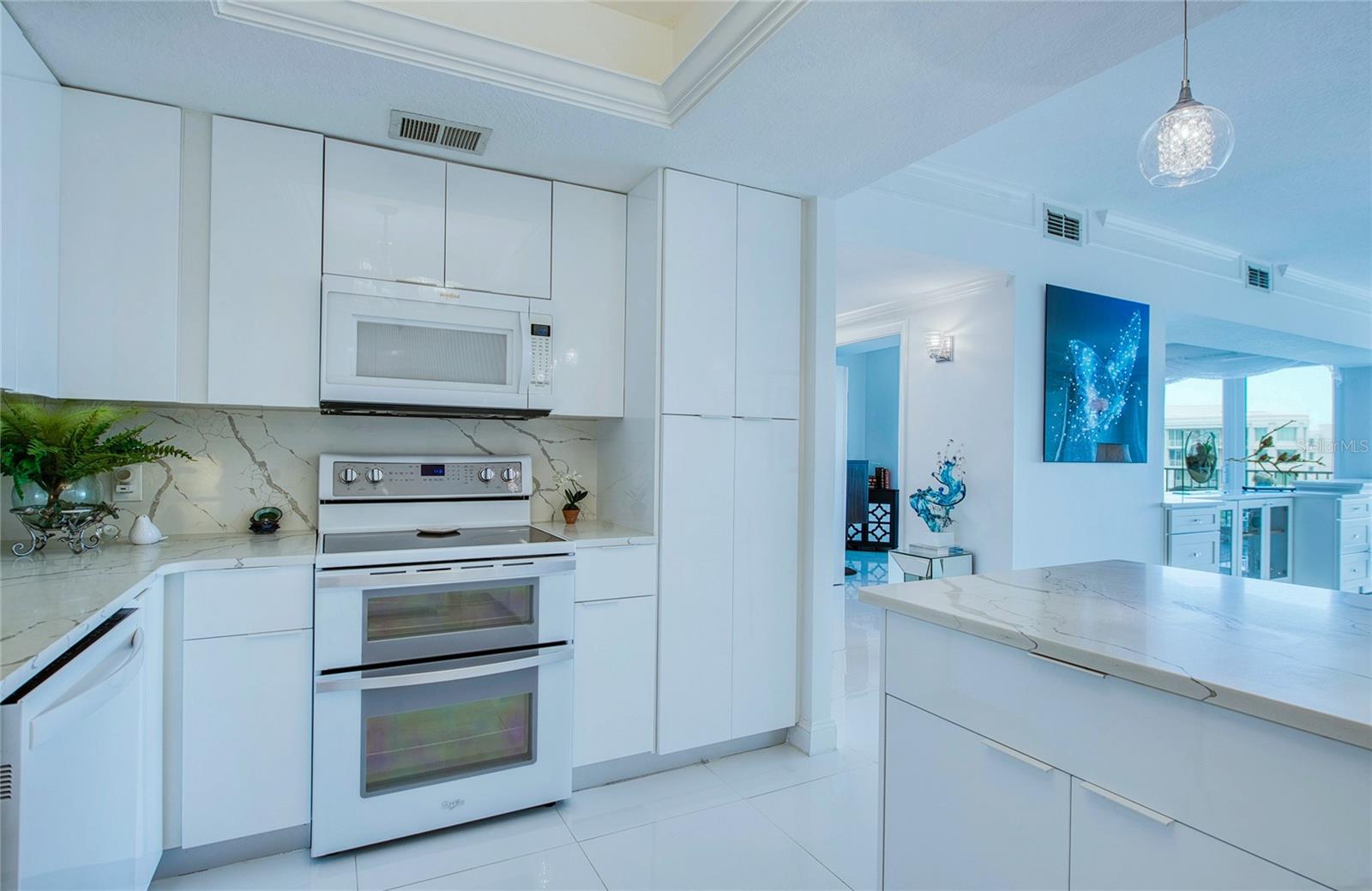 Image 11 of 73 For 8 Belleview Boulevard 702