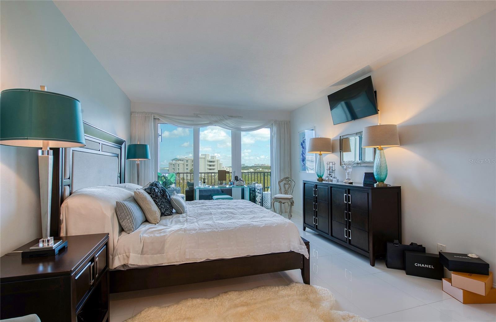 Image 32 of 73 For 8 Belleview Boulevard 702