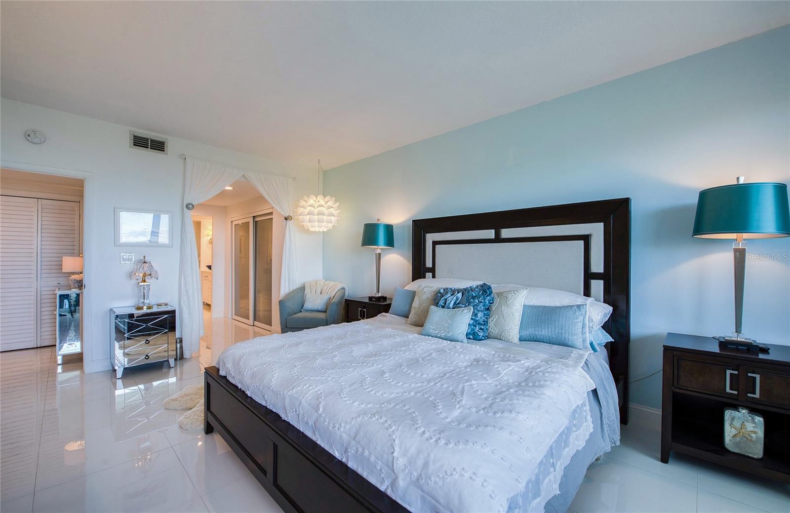 Image 33 of 73 For 8 Belleview Boulevard 702