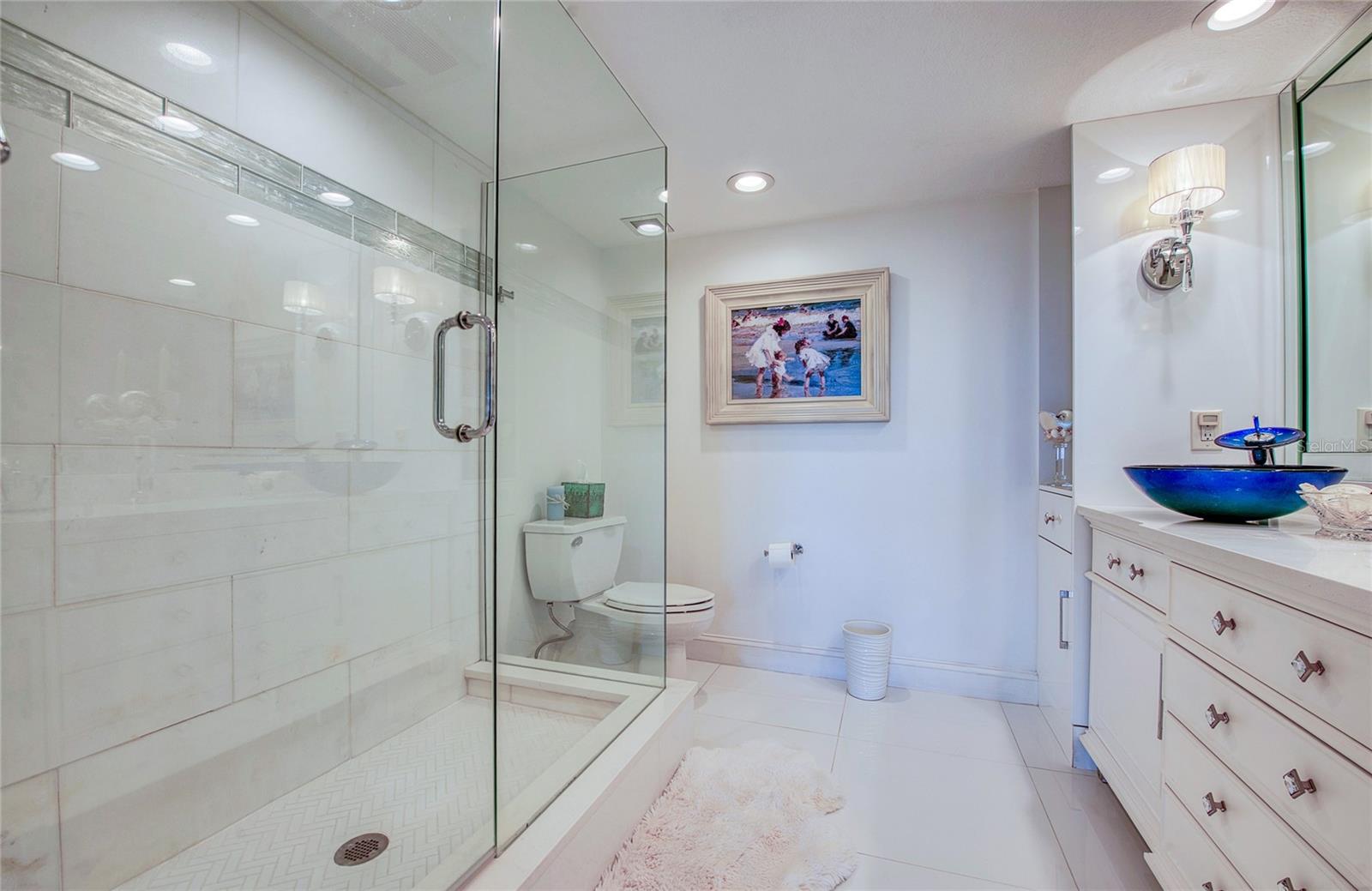 Image 38 of 73 For 8 Belleview Boulevard 702