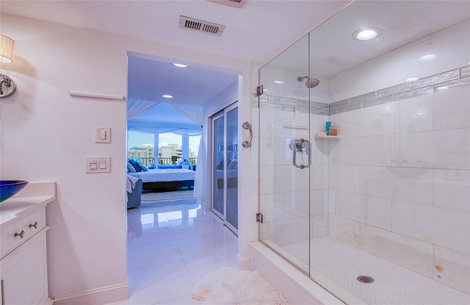 Image 39 of 73 For 8 Belleview Boulevard 702