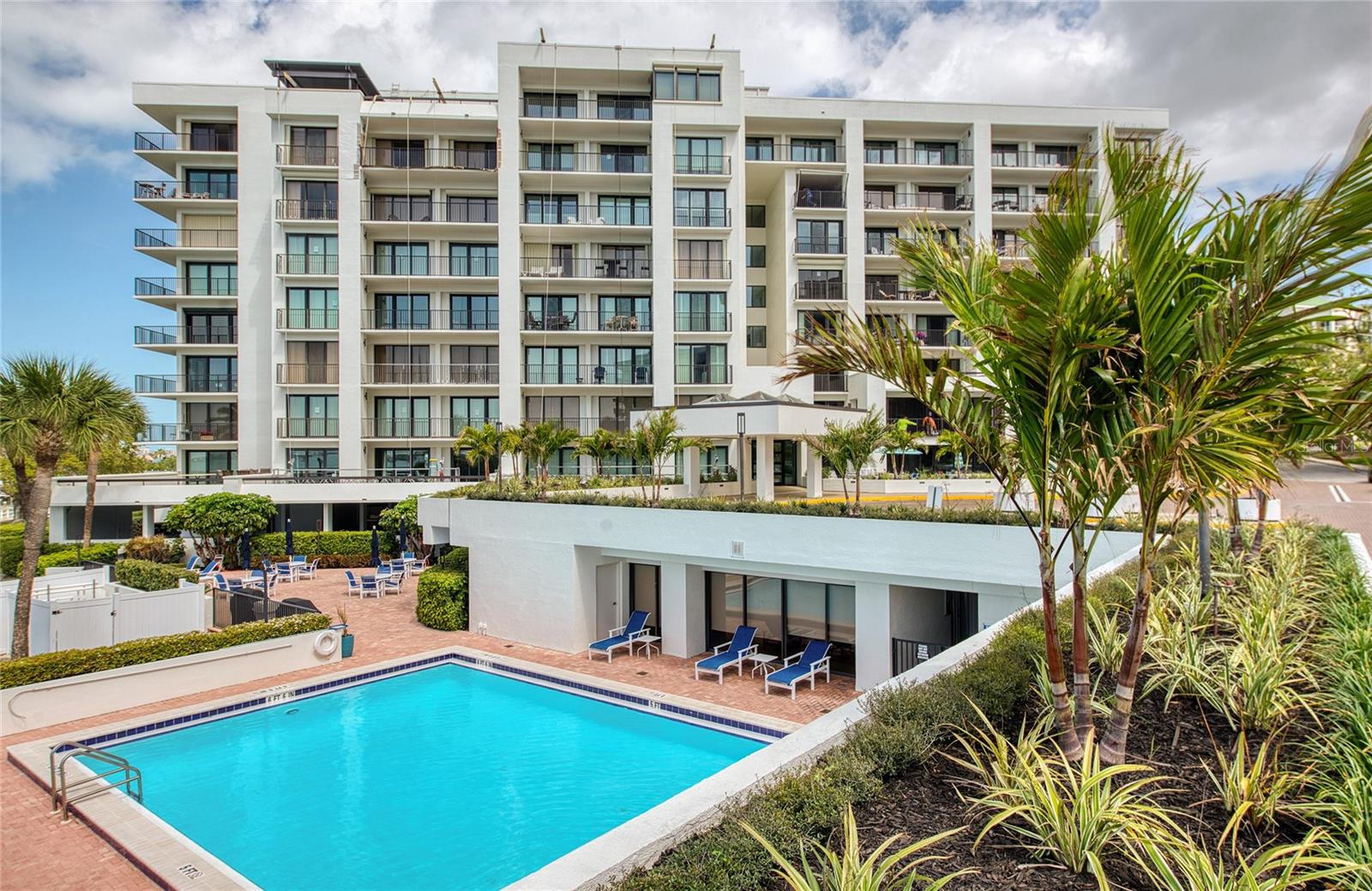 Image 7 of 73 For 8 Belleview Boulevard 702