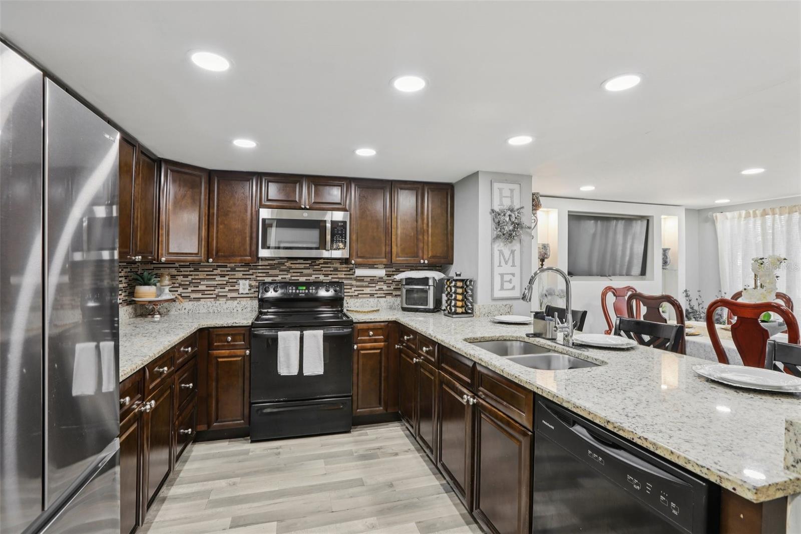 Image 4 of 38 For 4709 Puritan Circle 702