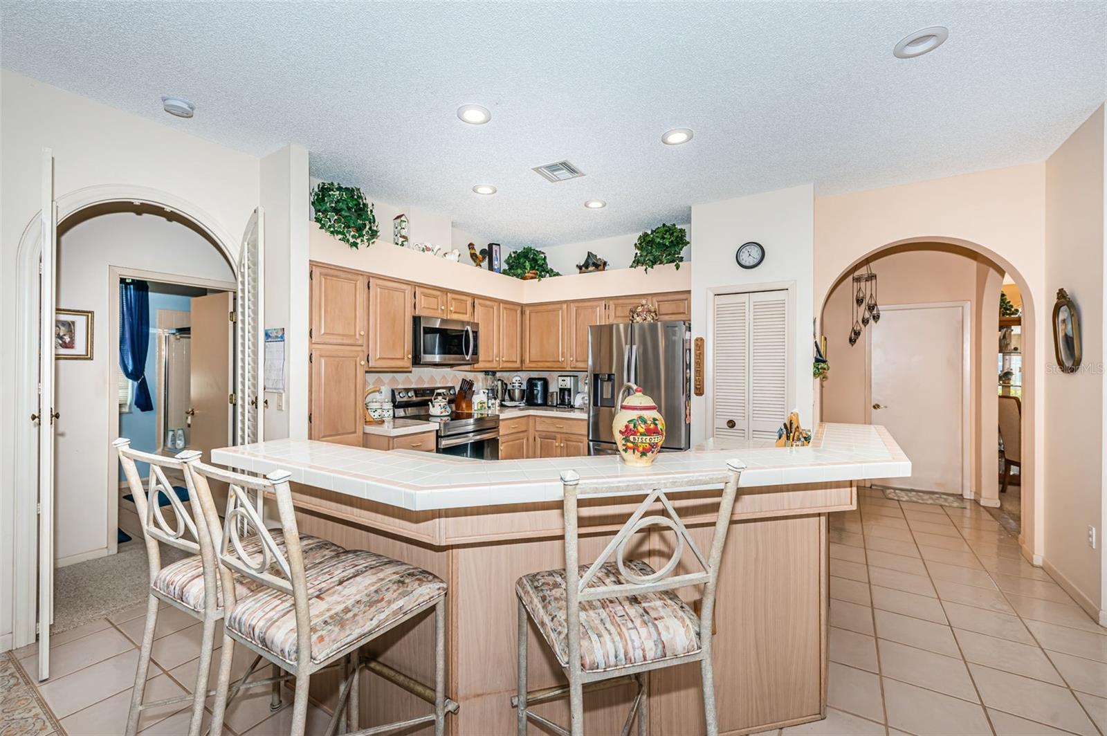 Image 21 of 65 For 2700 Jarvis Circle