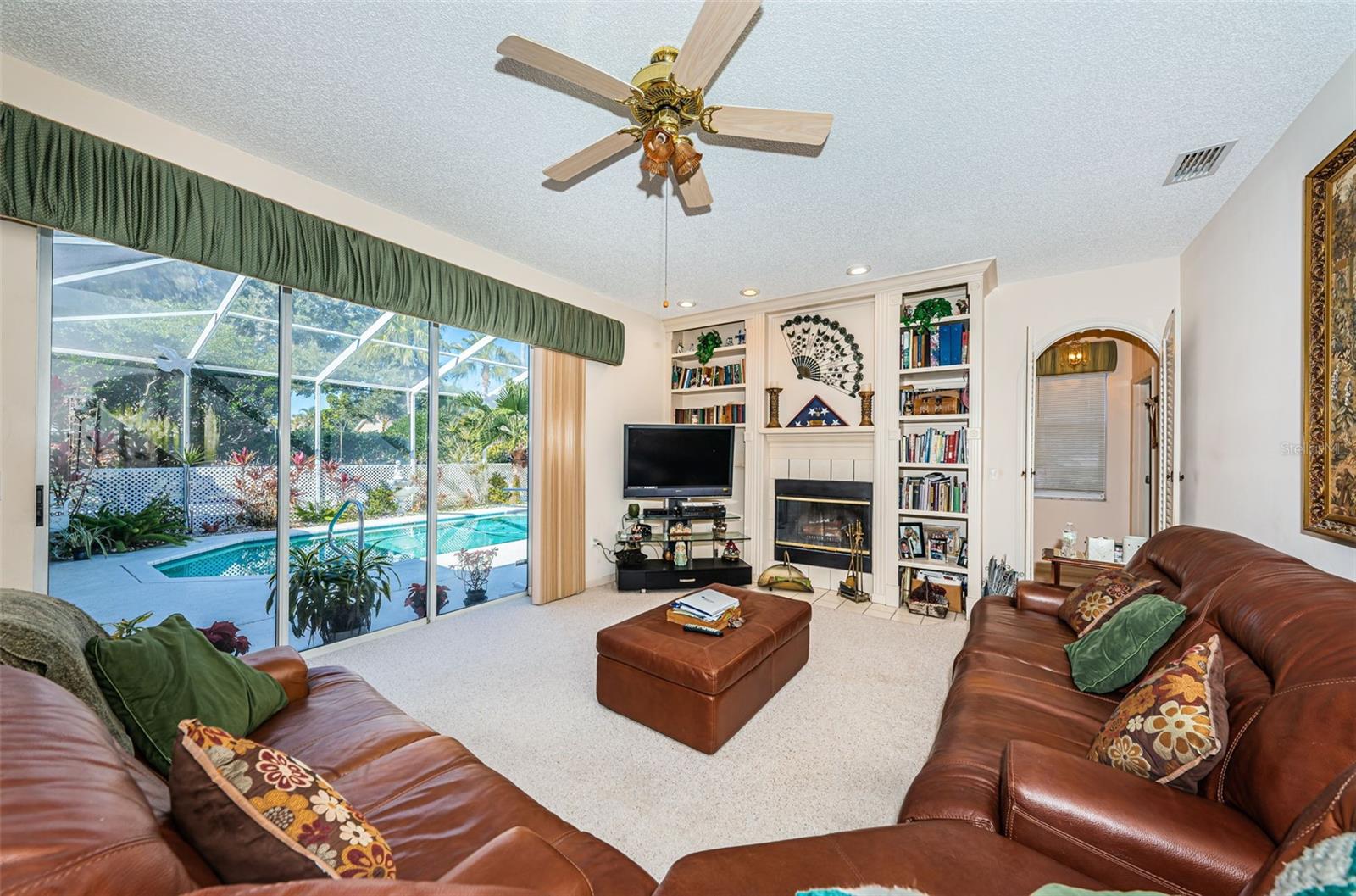 Image 29 of 65 For 2700 Jarvis Circle