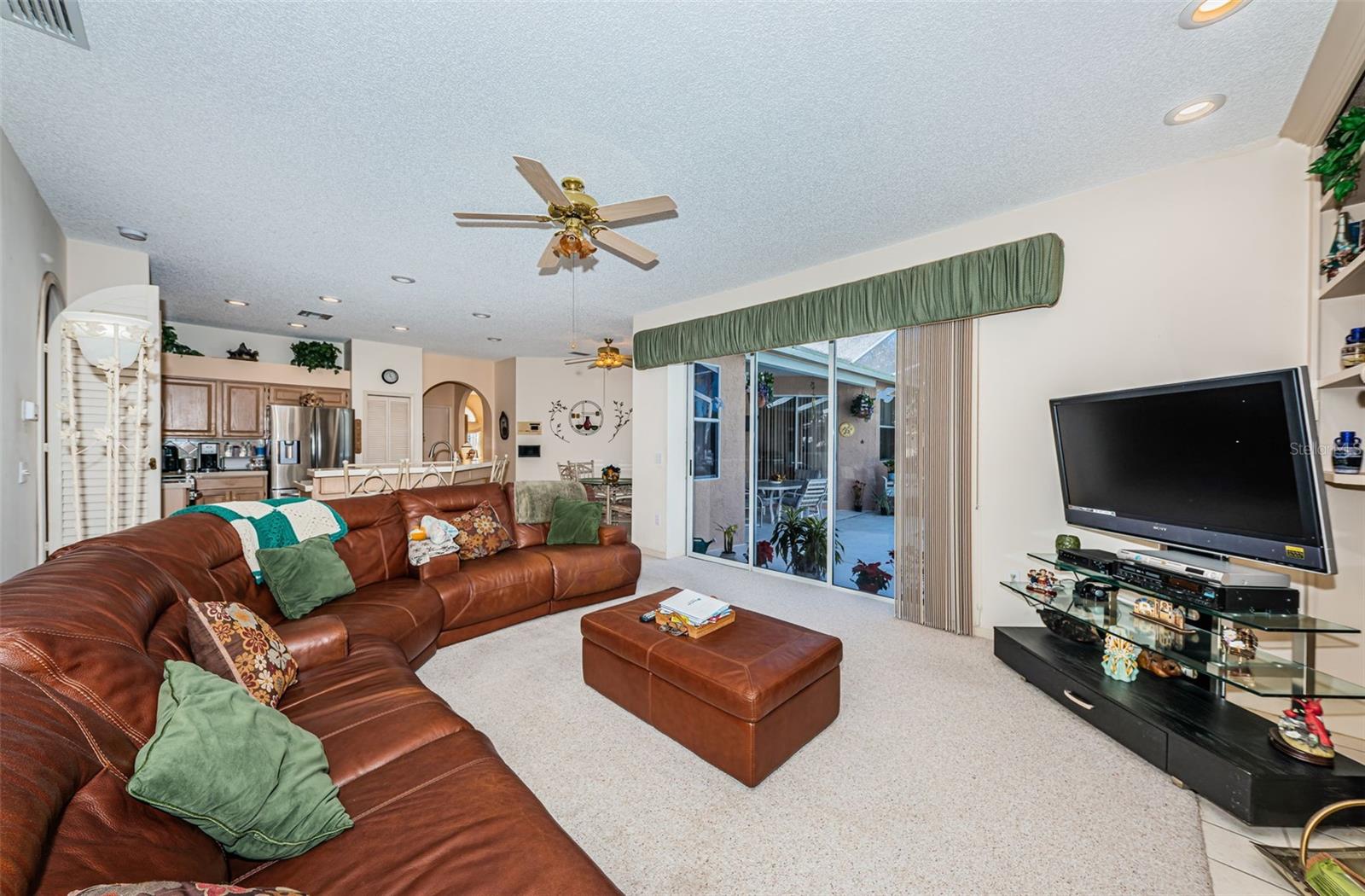 Image 31 of 65 For 2700 Jarvis Circle