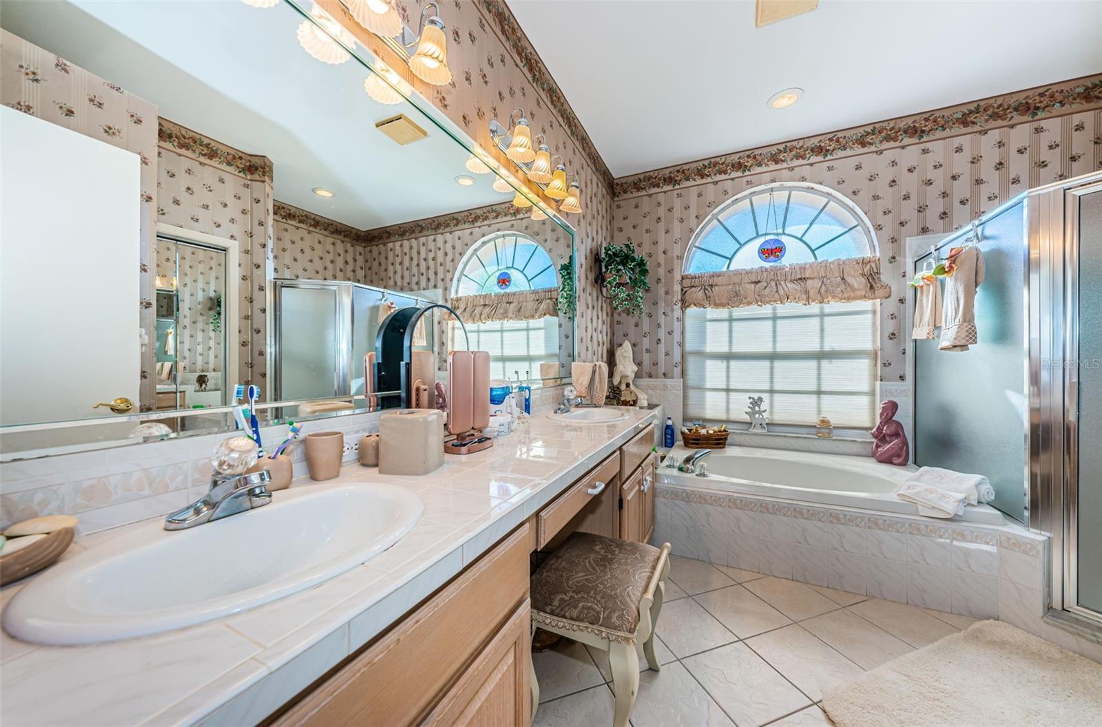 Image 34 of 65 For 2700 Jarvis Circle