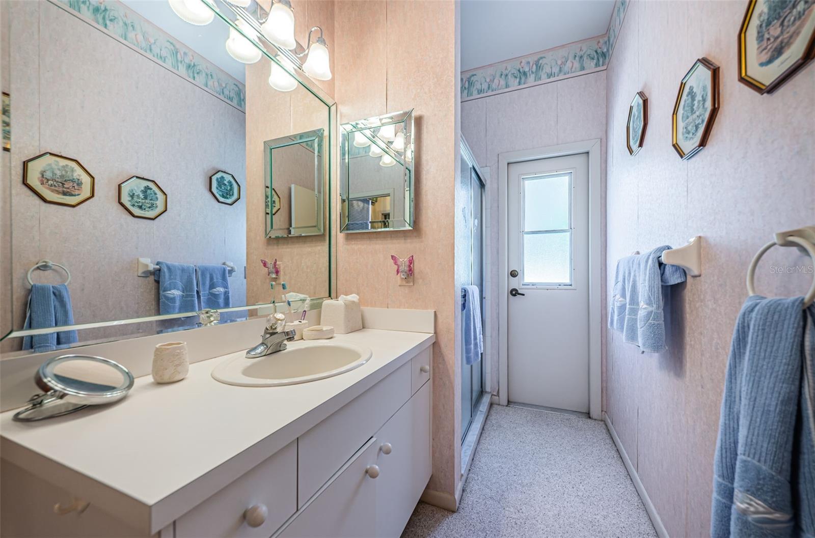 Image 38 of 65 For 2700 Jarvis Circle