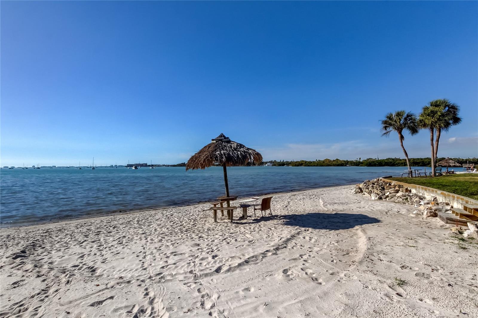 Listing photo id 0 for 3650 41st Way S A