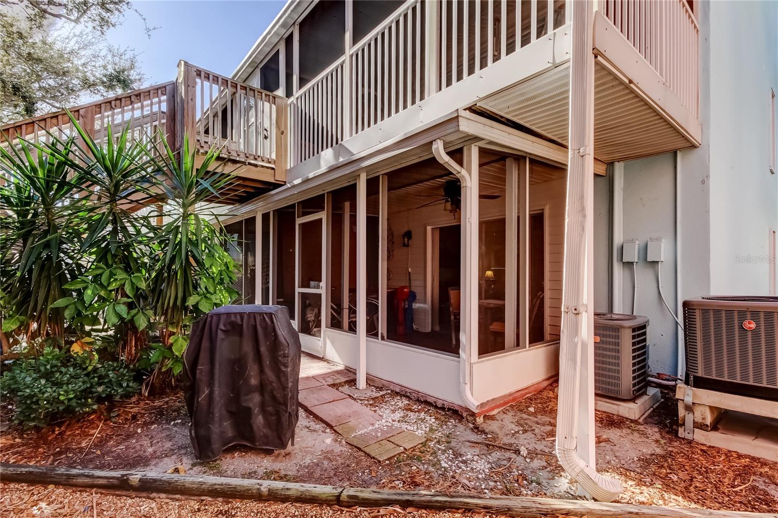 Listing photo id 24 for 3650 41st Way S A