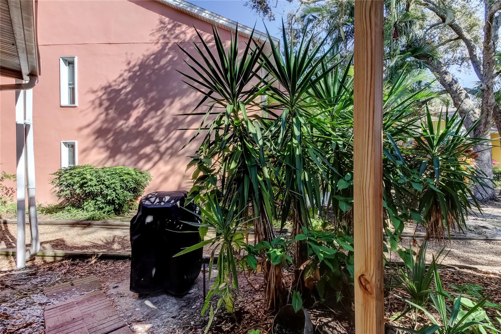 Listing photo id 25 for 3650 41st Way S A