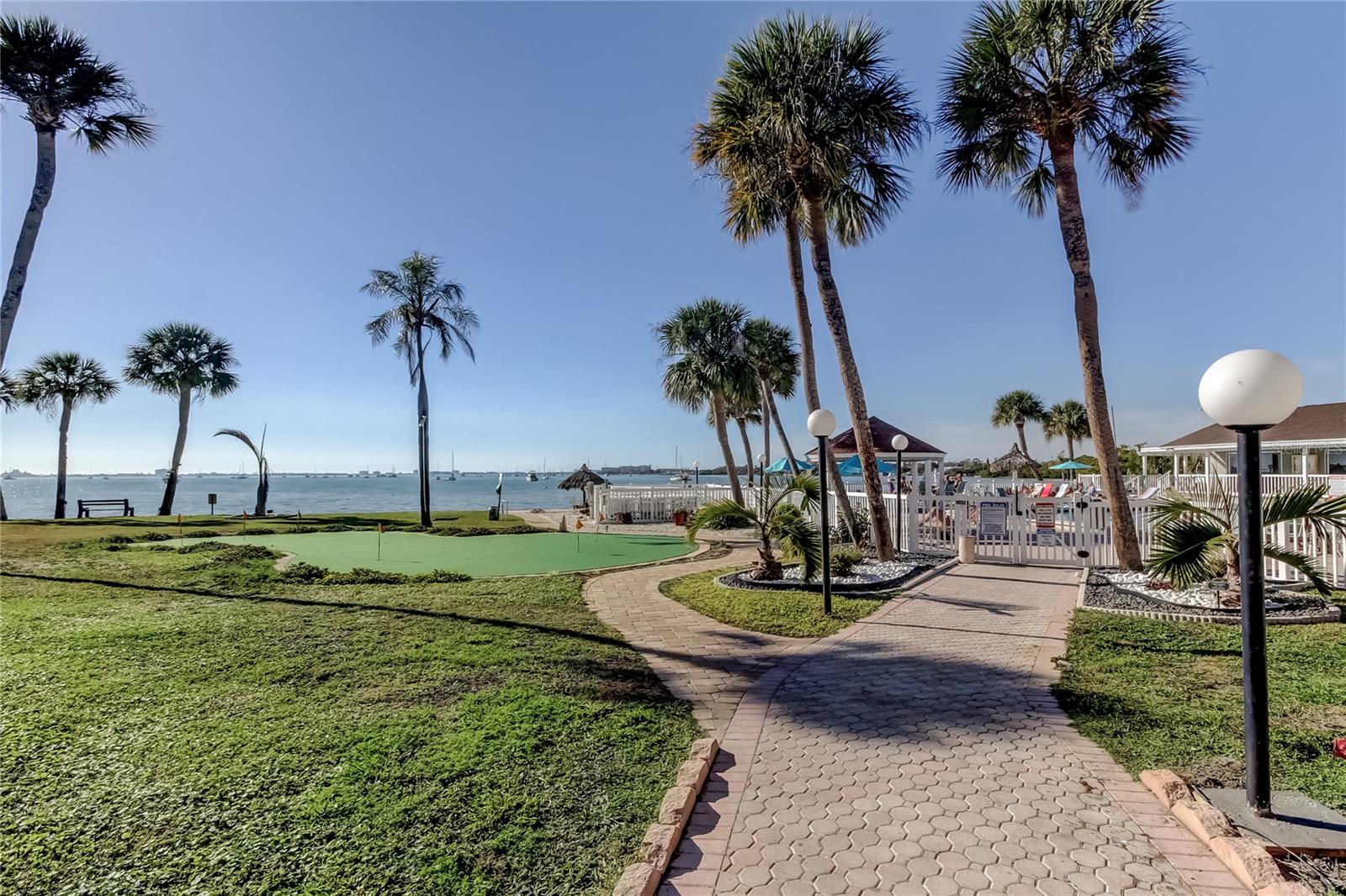 Listing photo id 26 for 3650 41st Way S A