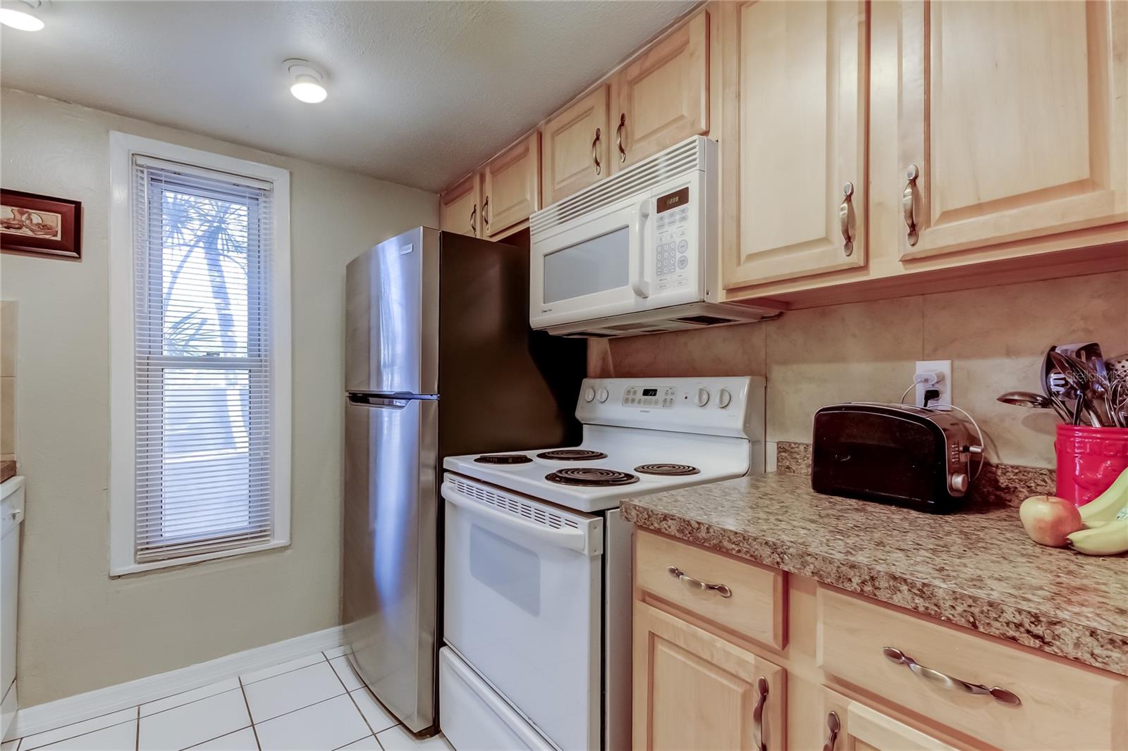 Listing photo id 7 for 3650 41st Way S A