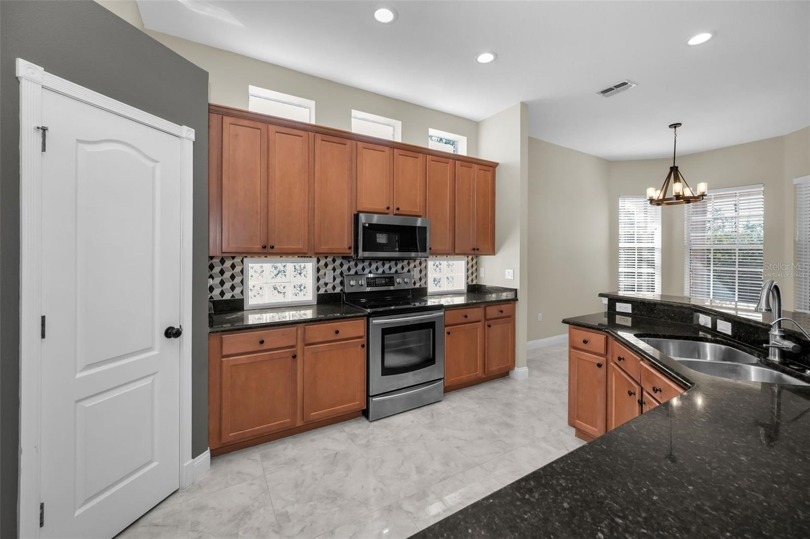 Image 14 of 75 For 10622 Cape Hatteras Drive