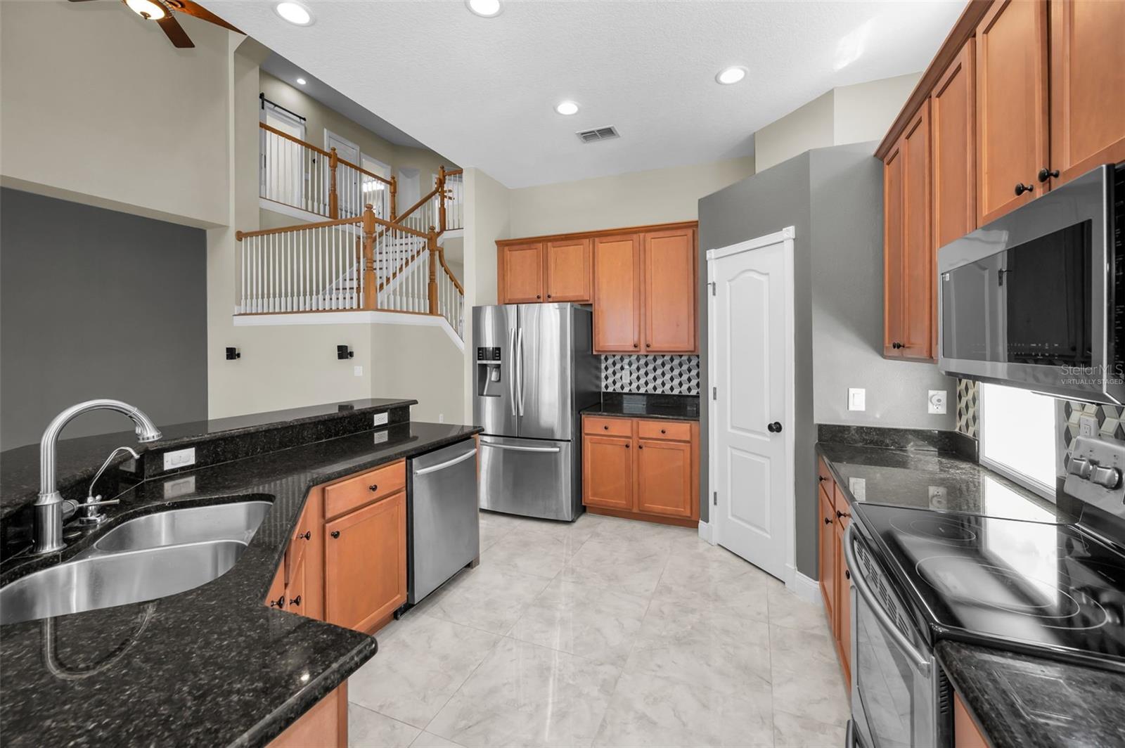 Image 15 of 75 For 10622 Cape Hatteras Drive