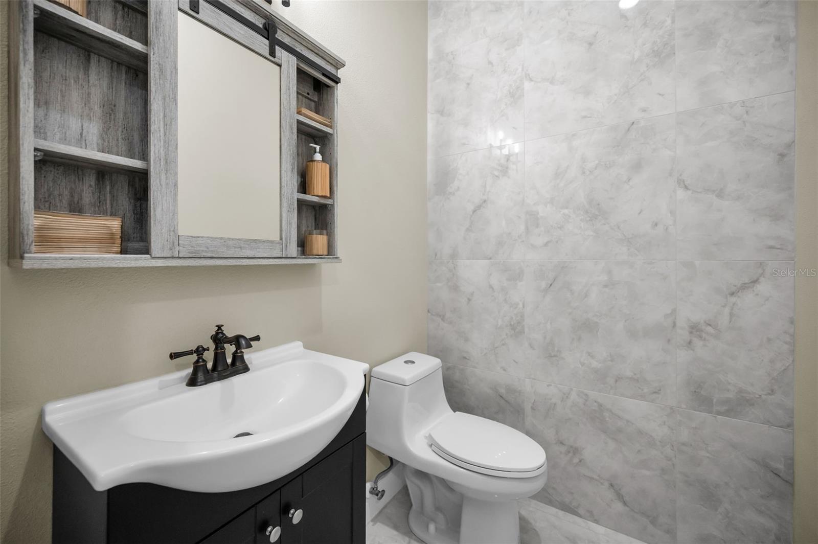 Image 23 of 75 For 10622 Cape Hatteras Drive