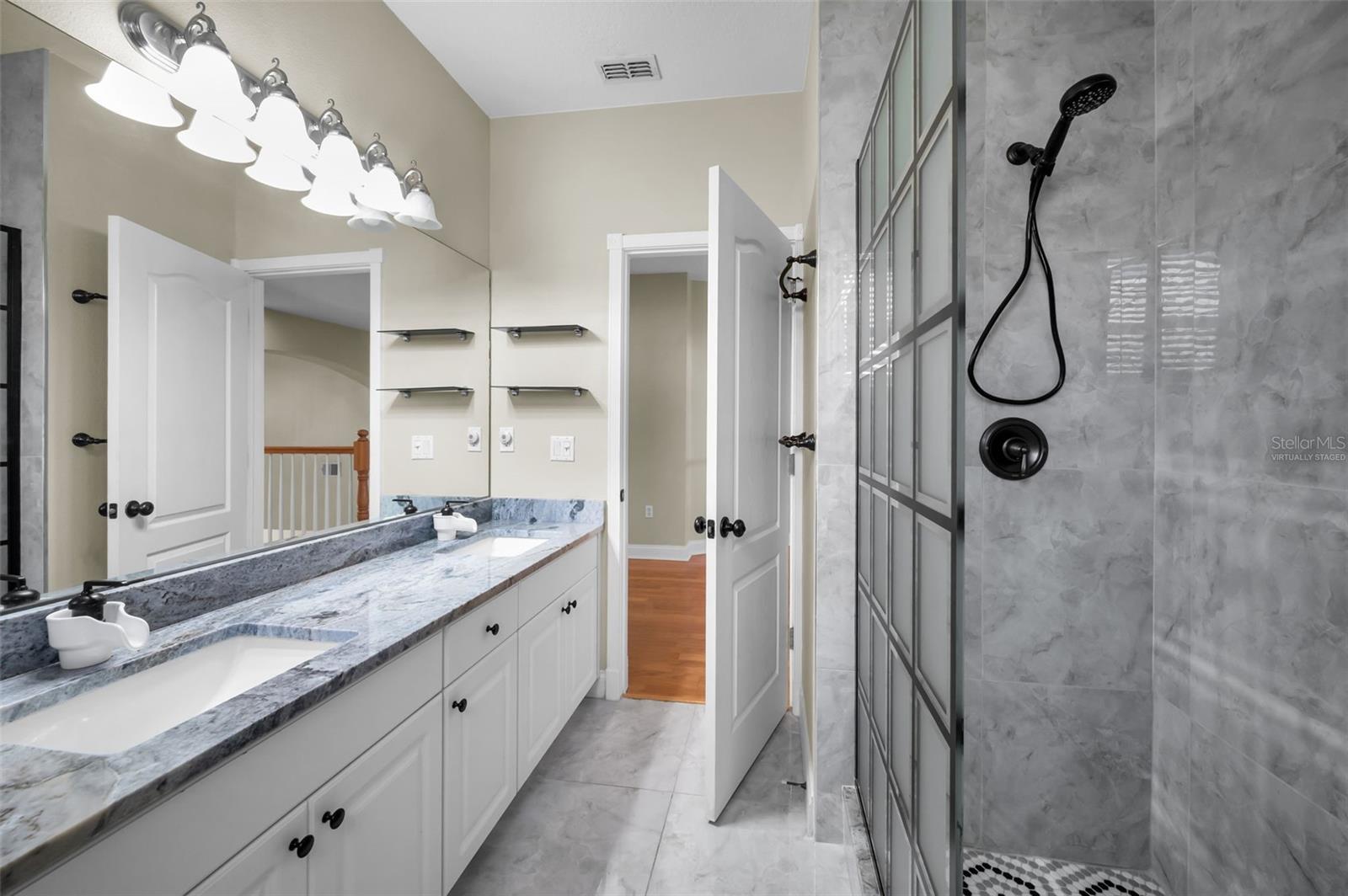 Image 30 of 75 For 10622 Cape Hatteras Drive