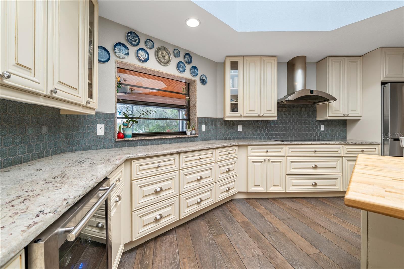 Image 8 of 81 For 602 Druid Way