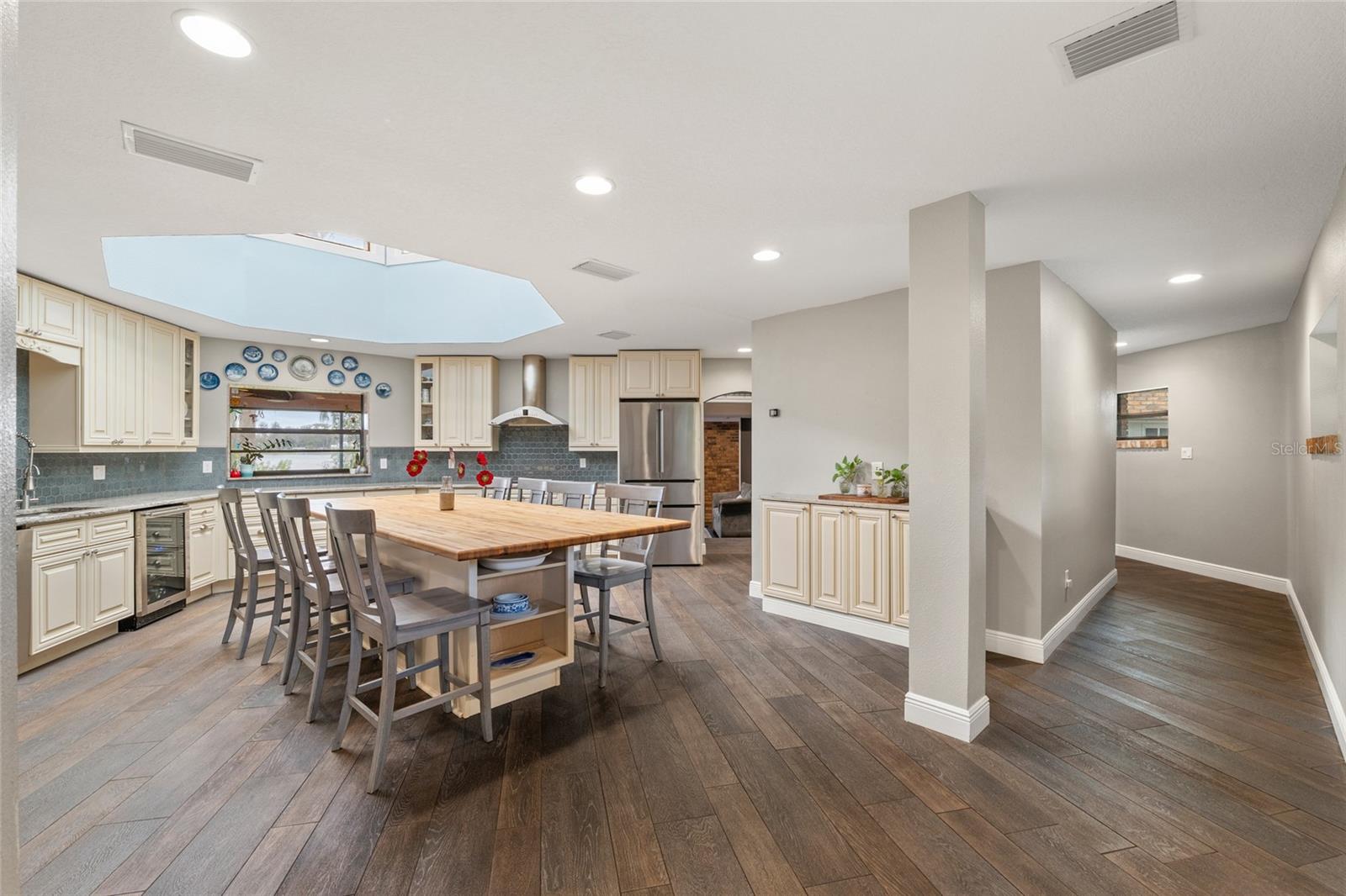 Image 9 of 81 For 602 Druid Way