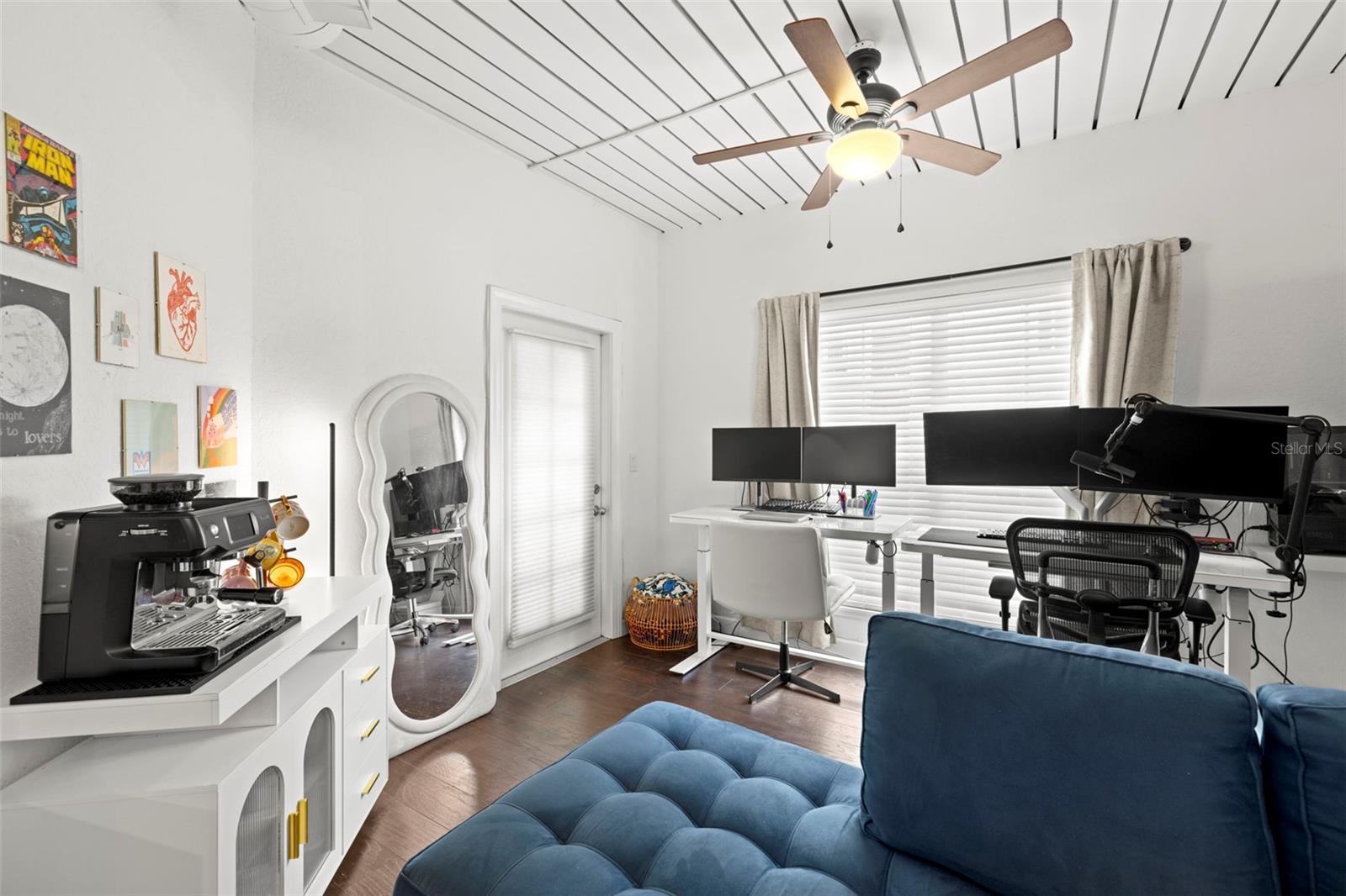 Image 10 of 24 For 2410 Azeele Street 214