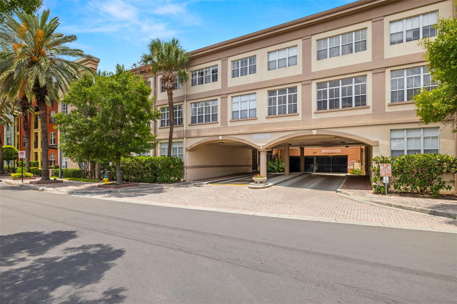 Image 20 of 24 For 2410 Azeele Street 214