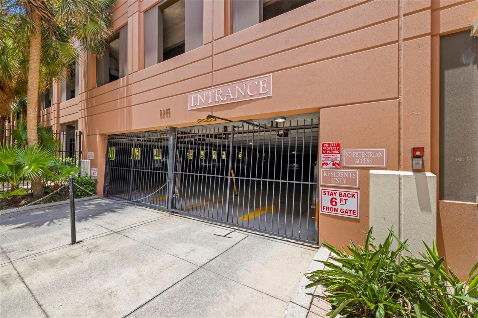 Image 21 of 24 For 2410 Azeele Street 214